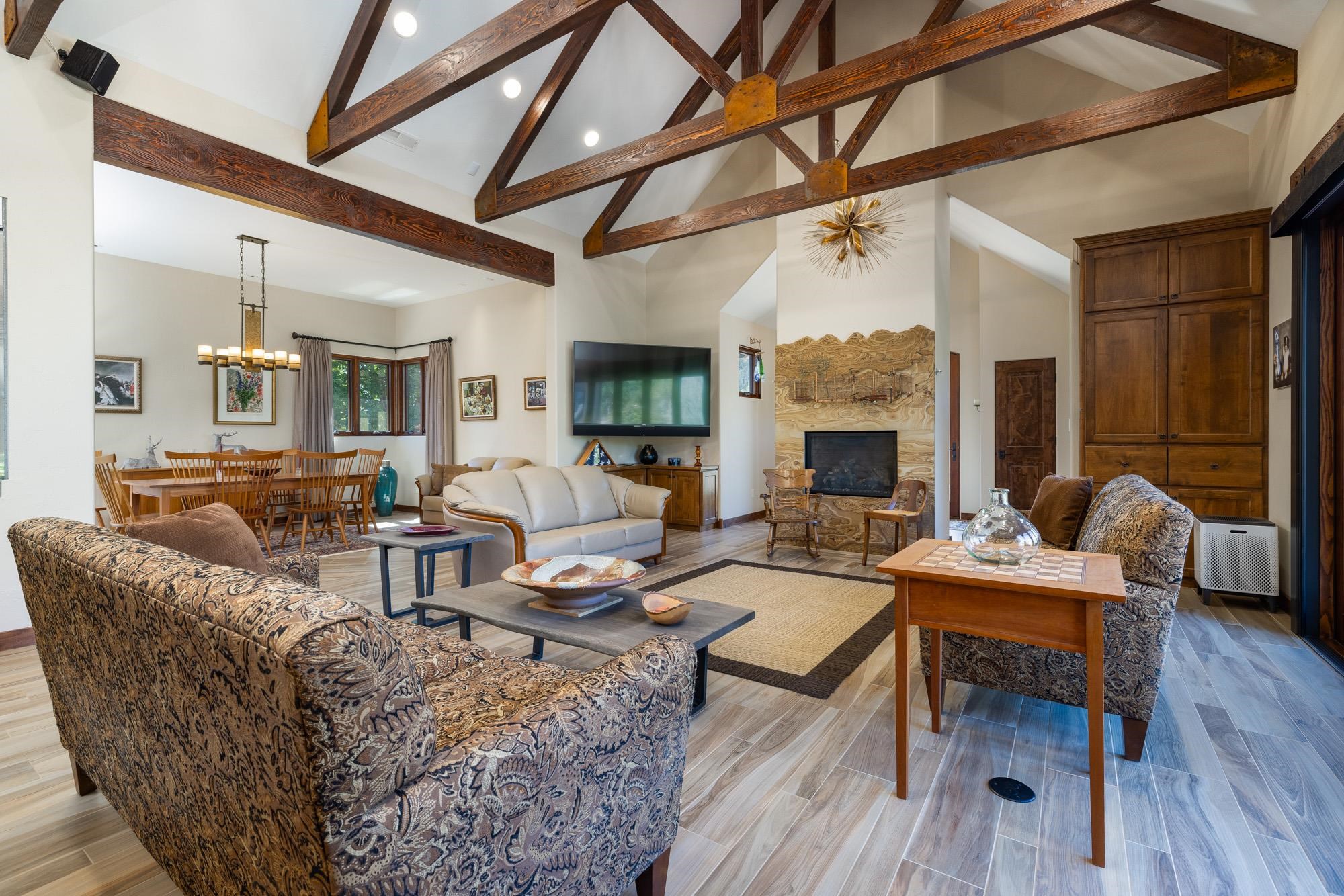 2142 Redcliff Circle