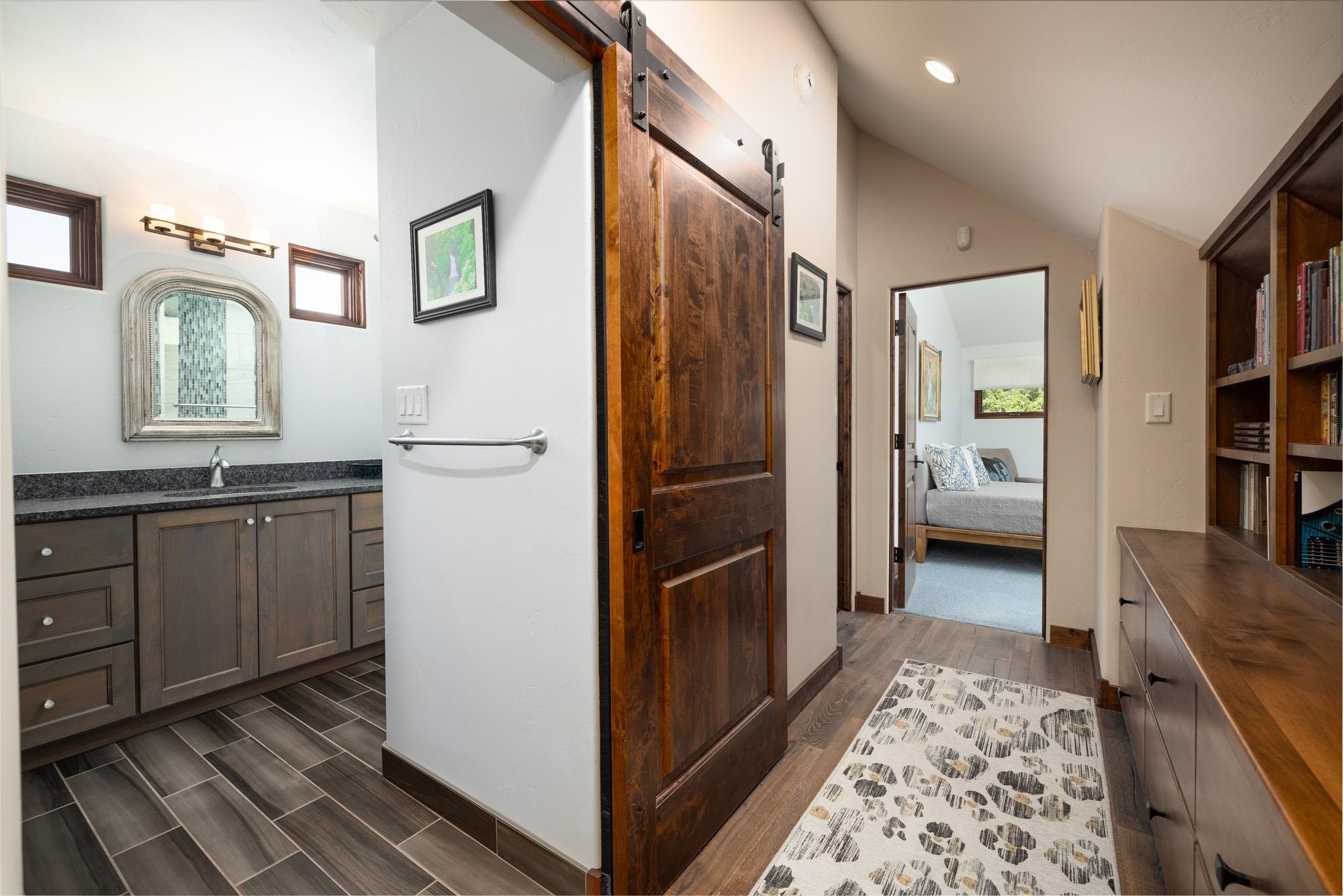 2142 Redcliff Circle