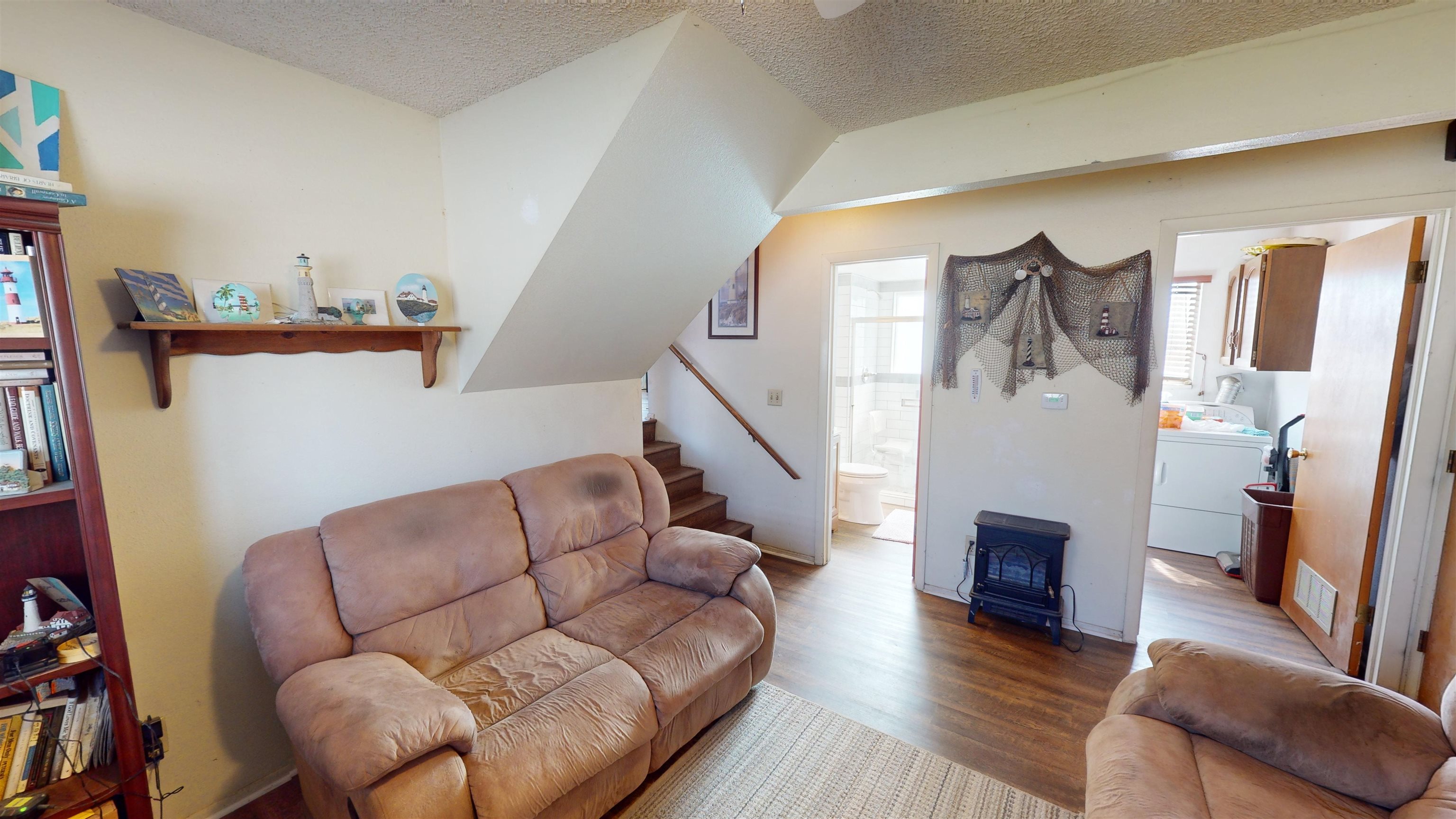 2869 1/2 Elm Avenue