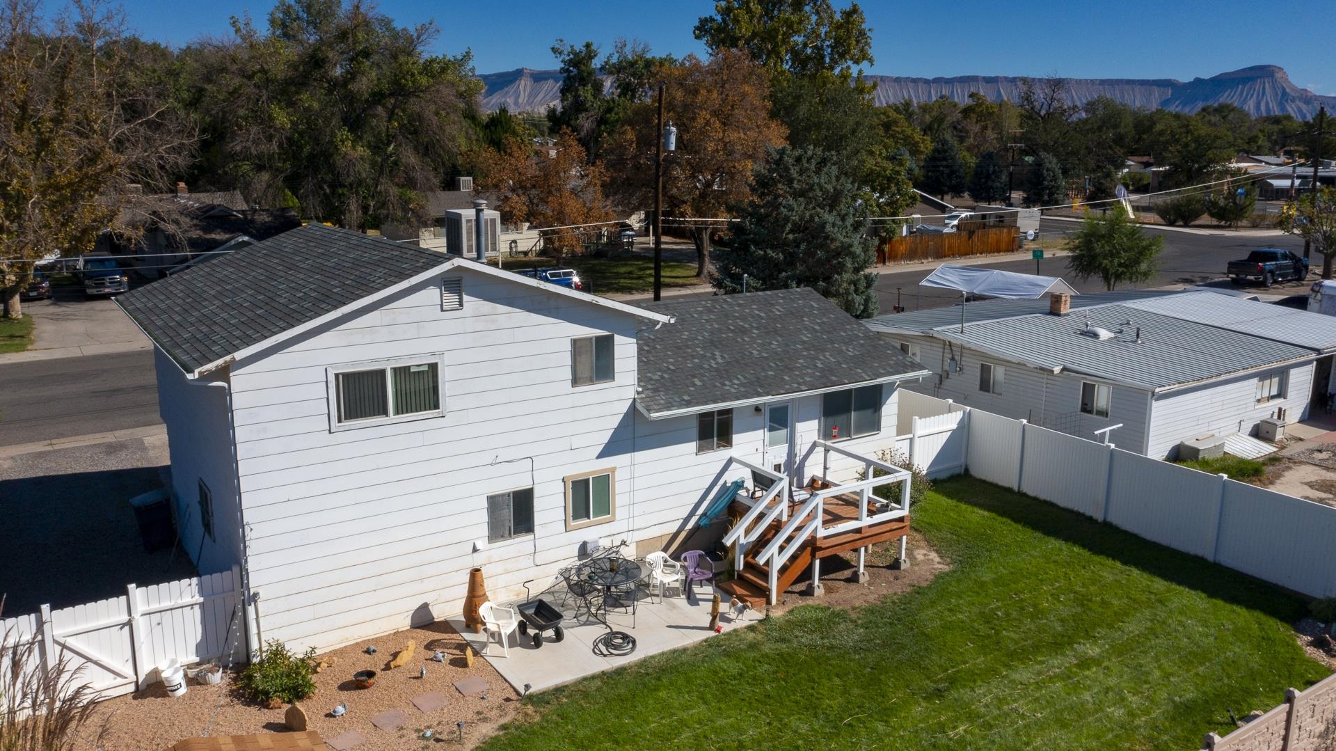 2869 1/2 Elm Avenue