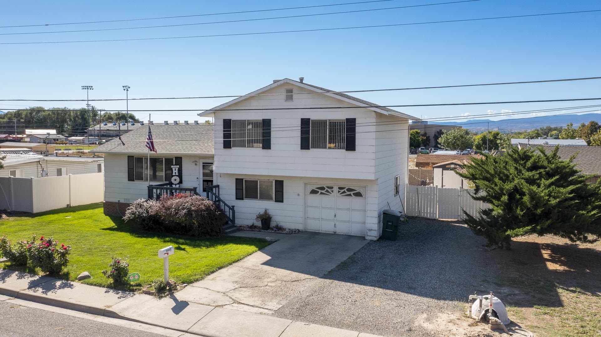 2869 1/2 Elm Avenue