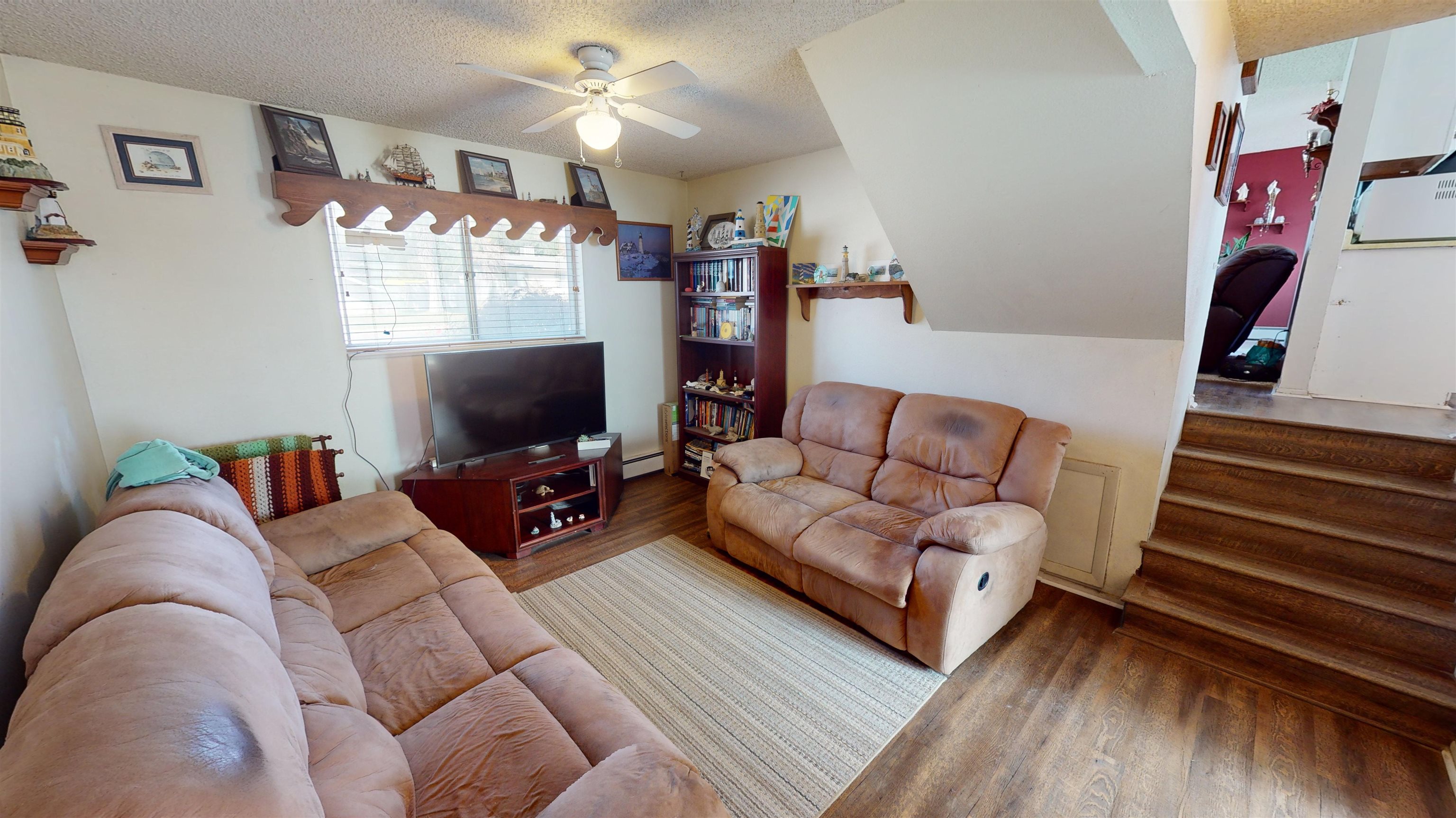 2869 1/2 Elm Avenue