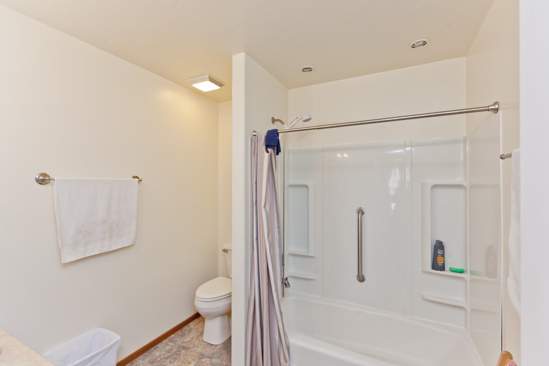 2950 E View Drive