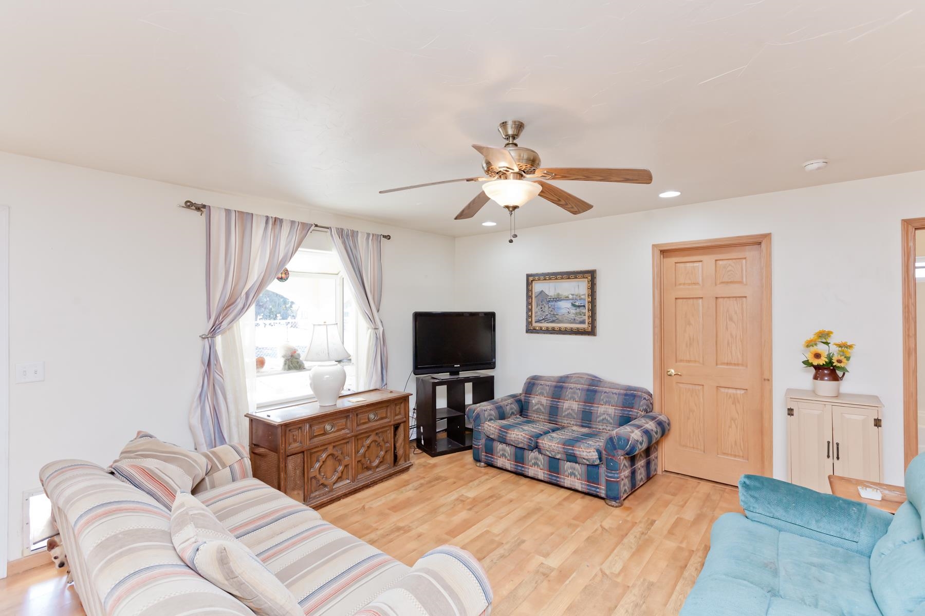2950 E View Drive