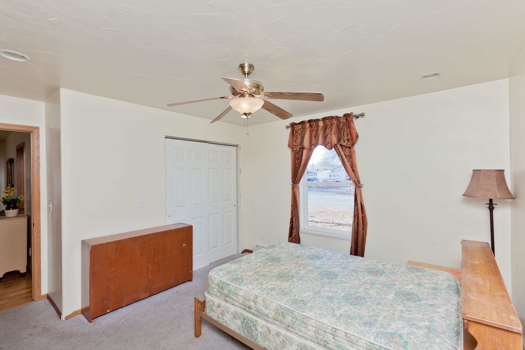 2950 E View Drive
