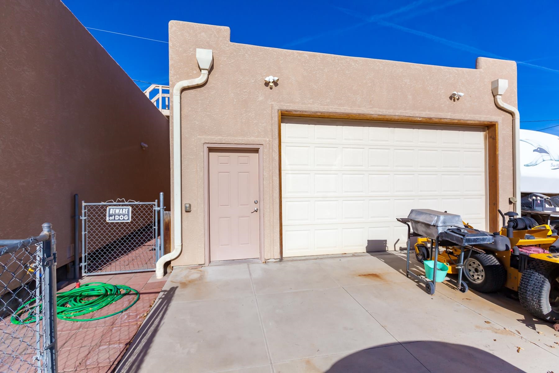 2950 E View Drive