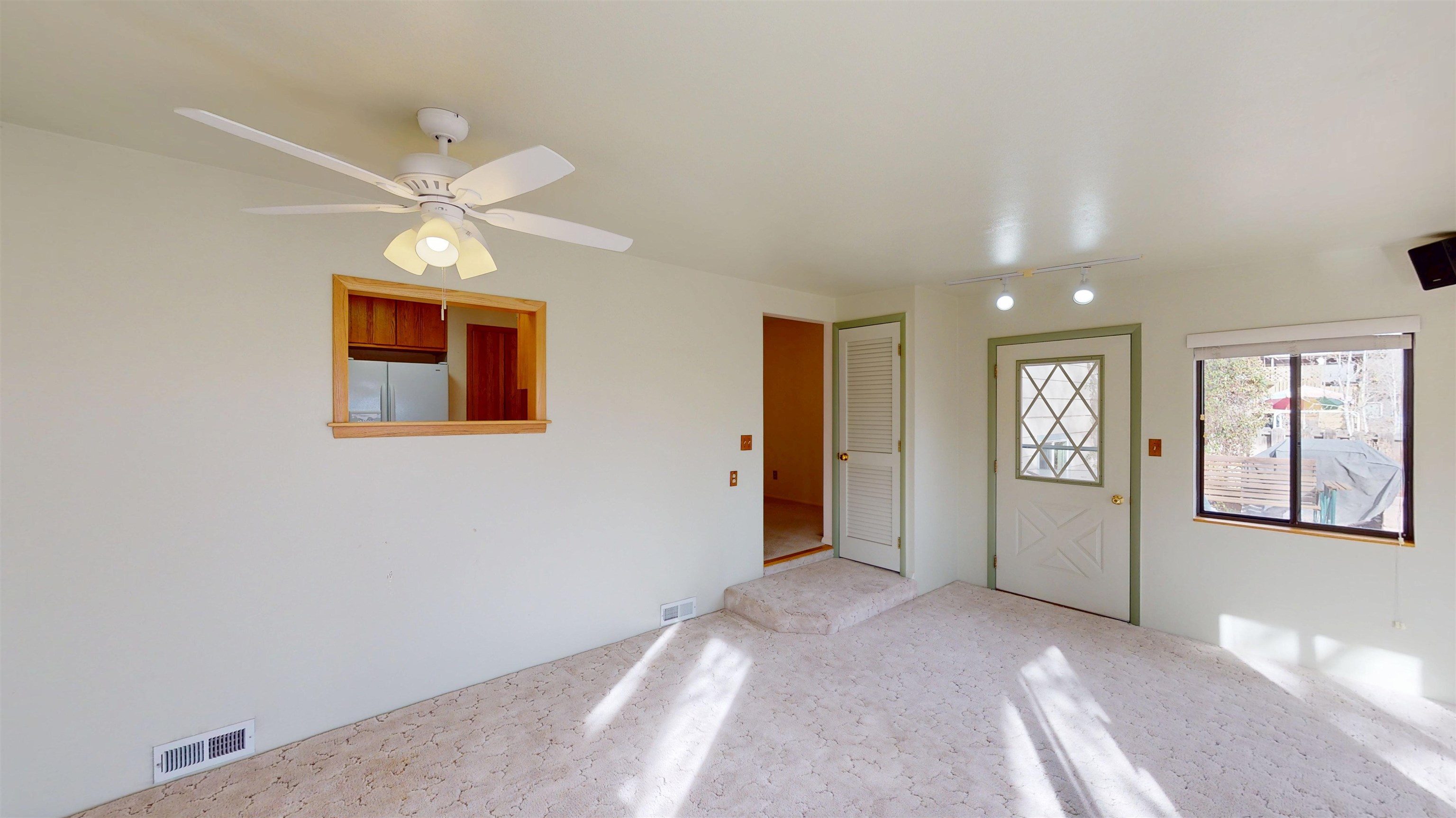 3305 Laurel Lane