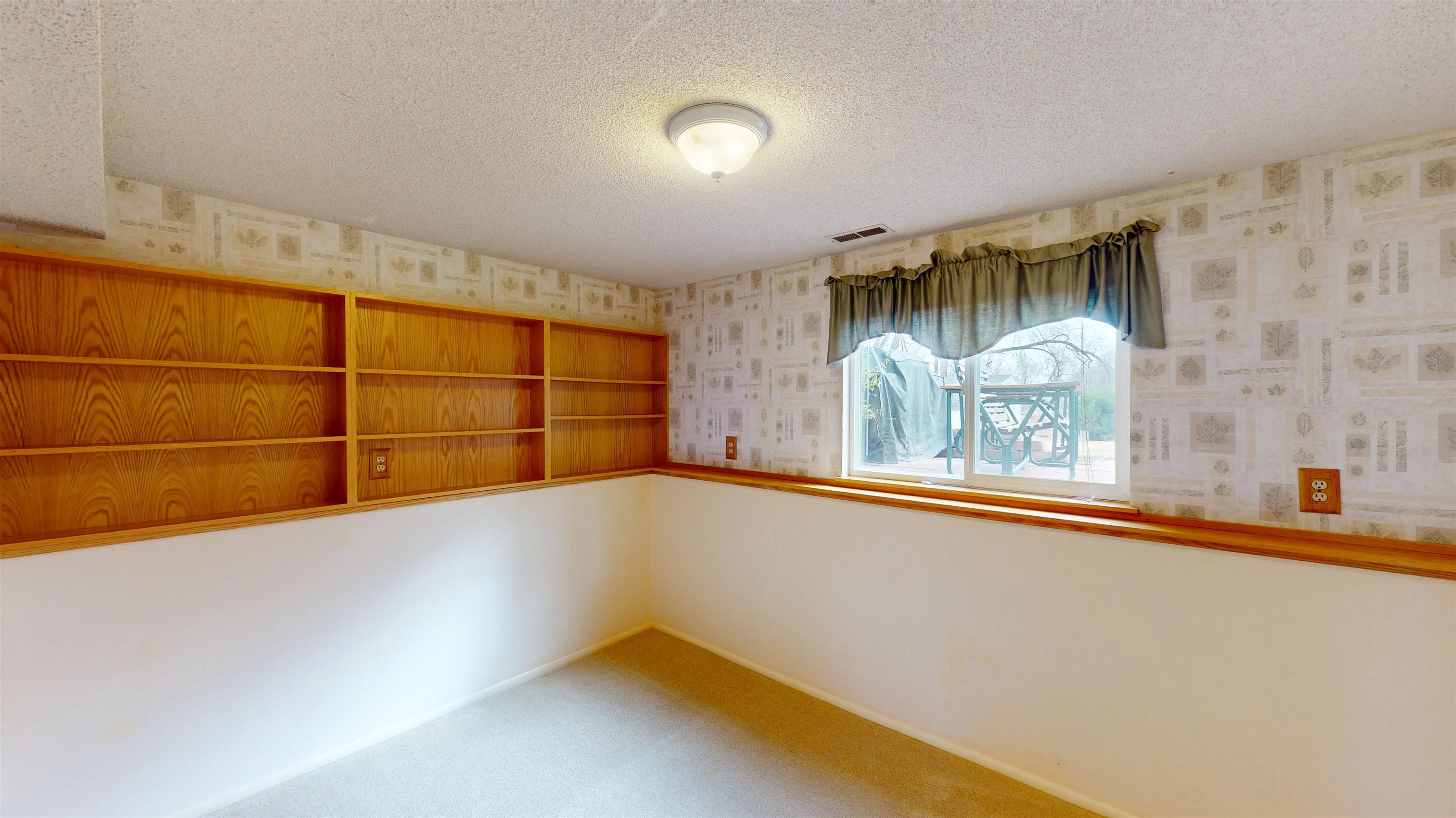 3305 Laurel Lane