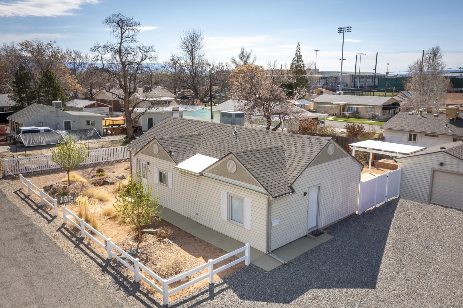 961 Pinyon Avenue