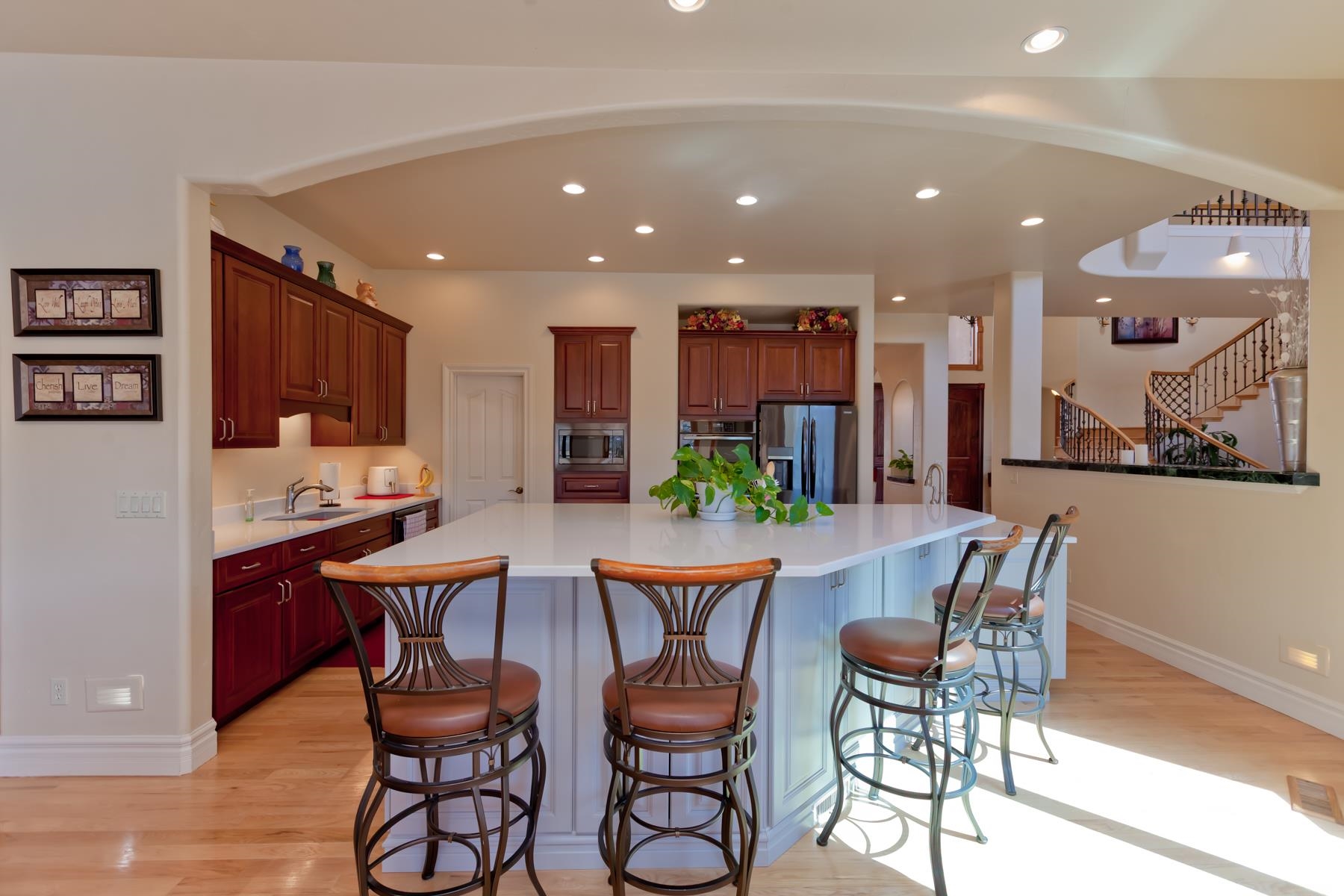 722 Washington Court