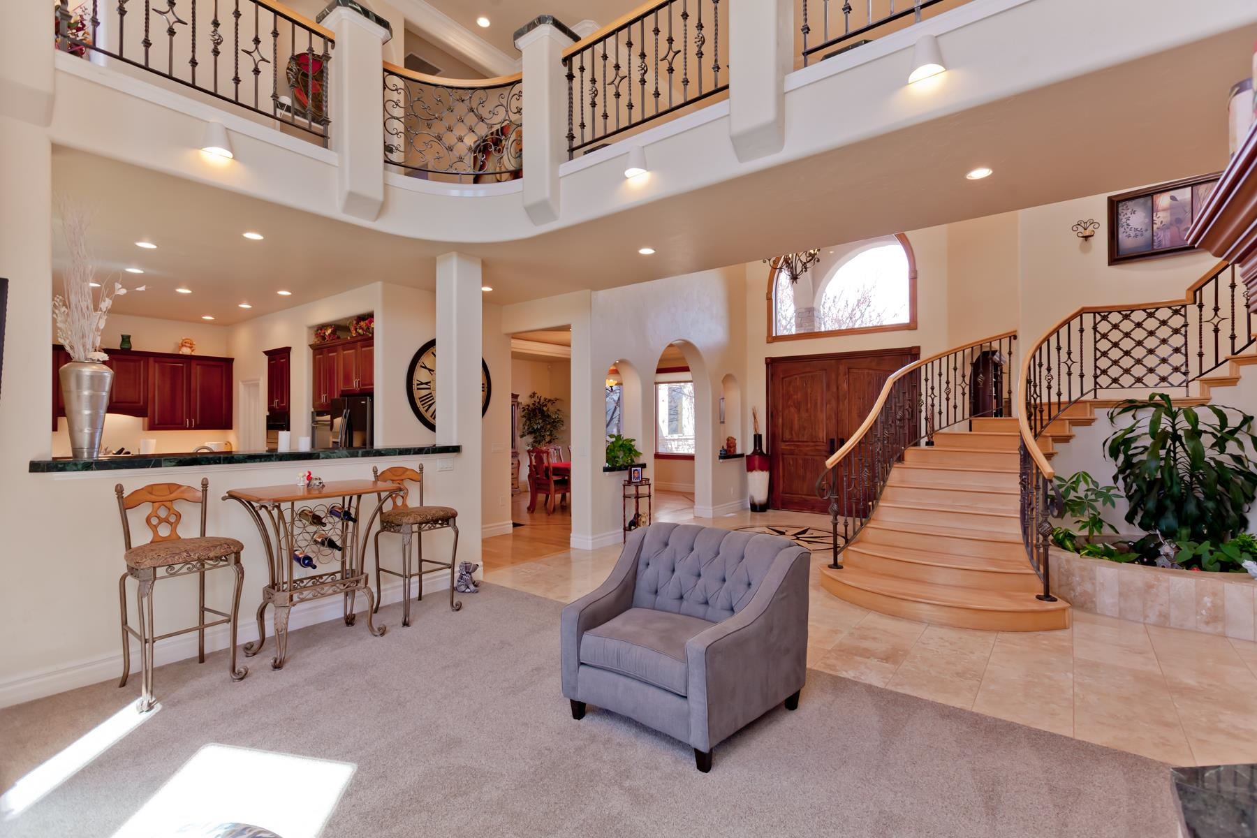 722 Washington Court