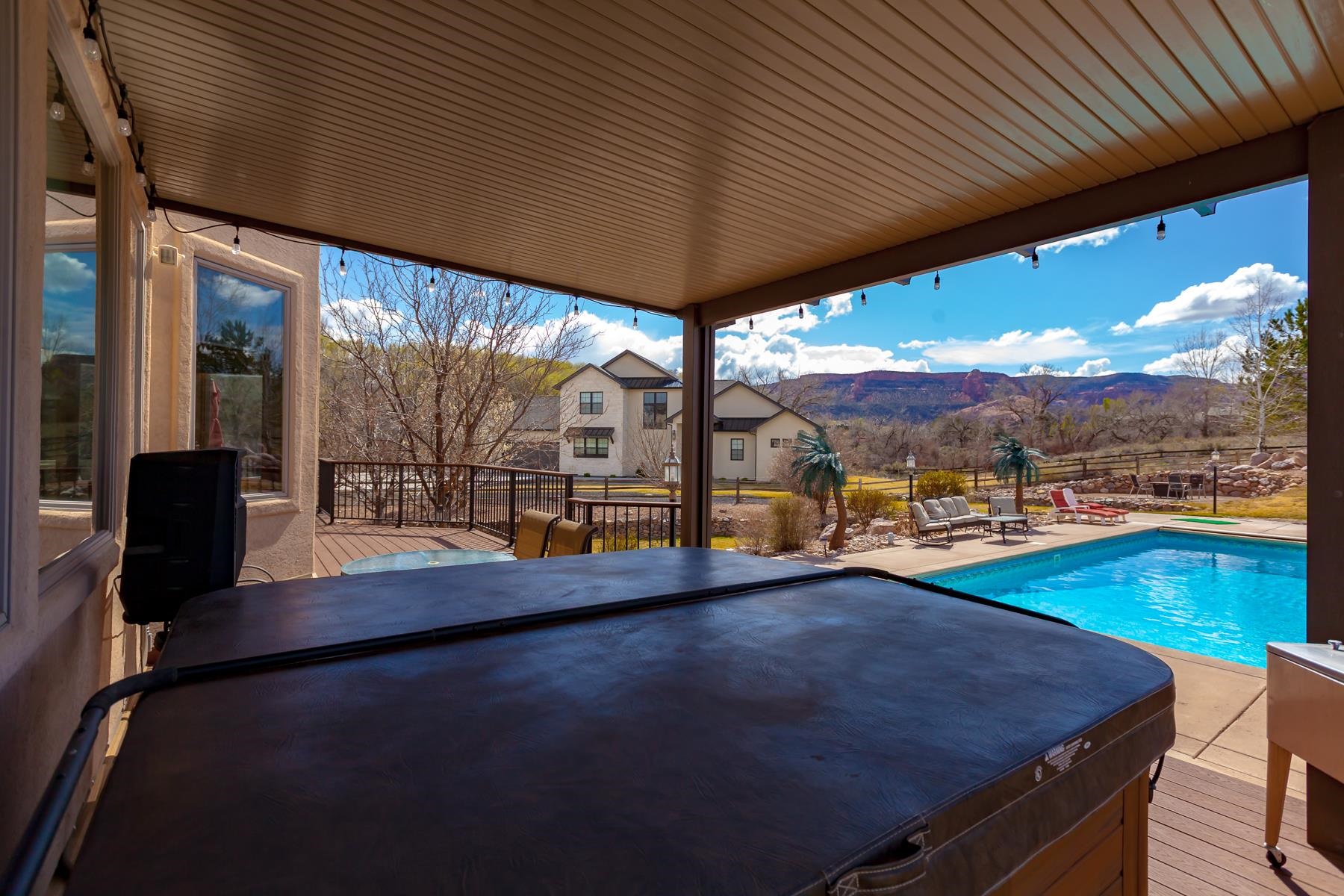 722 Washington Court