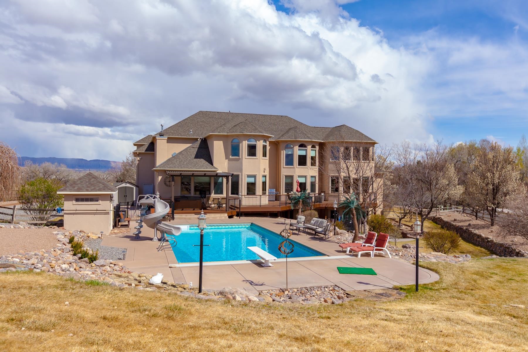 722 Washington Court