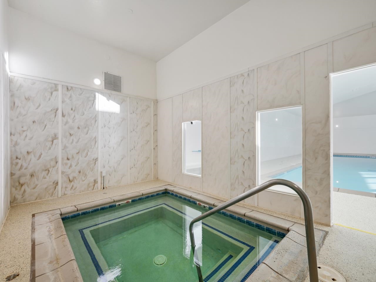 3156 Lakeside Drive Unit: 207