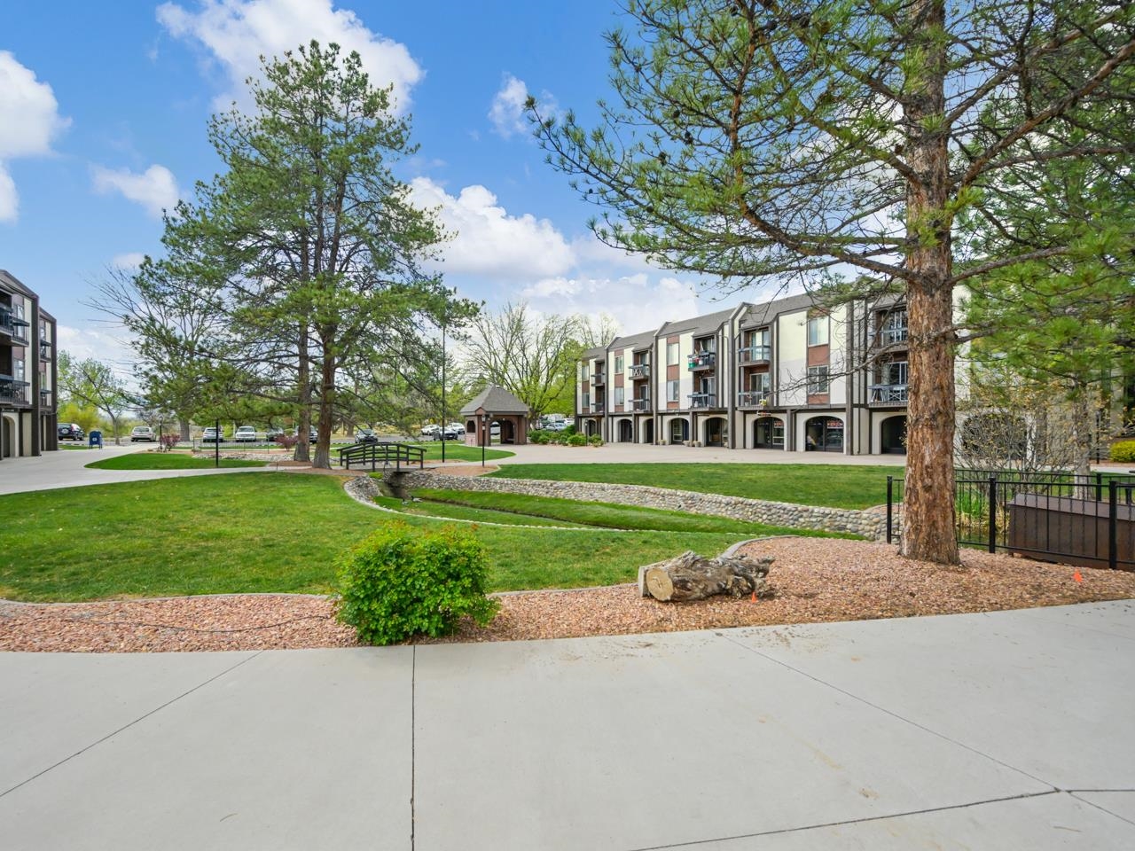3156 Lakeside Drive Unit: 207