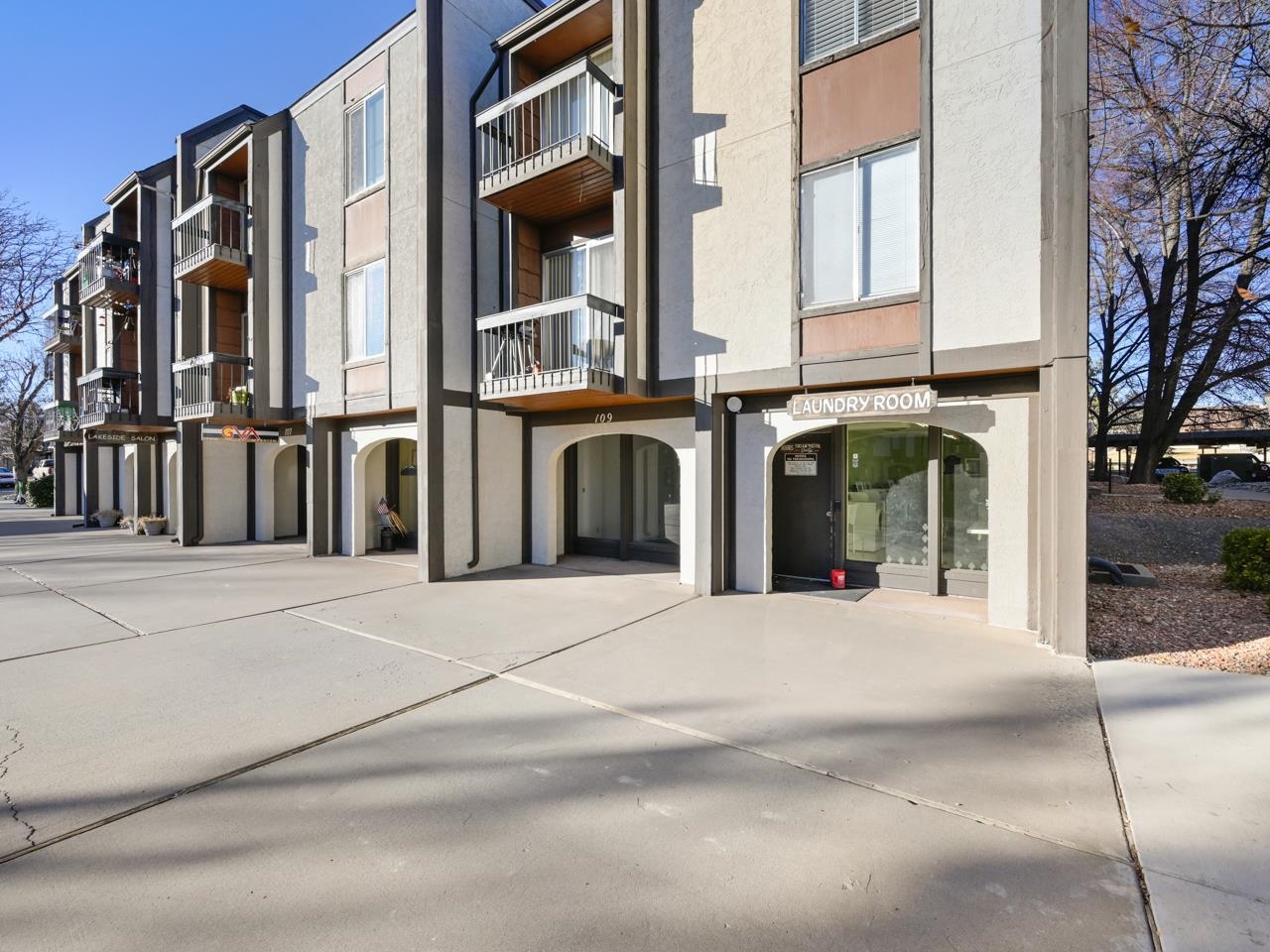 3156 Lakeside Drive Unit: 207