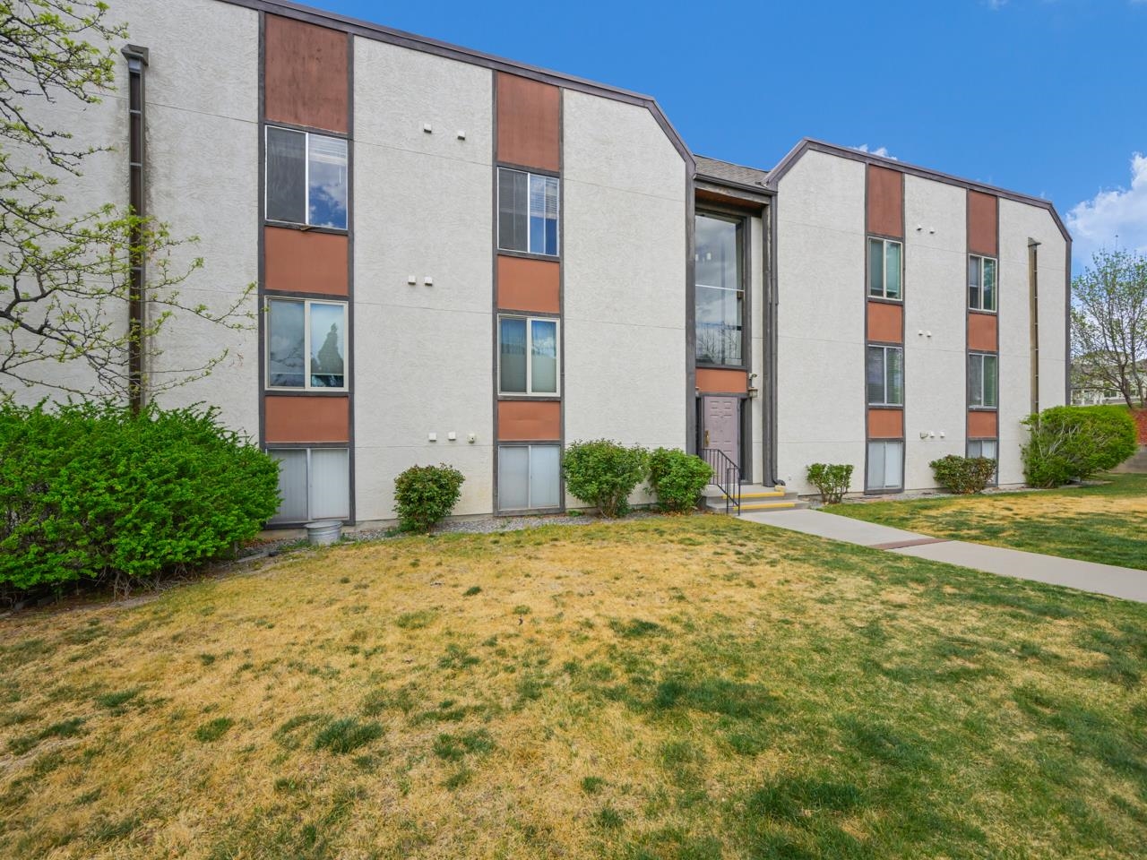 3156 Lakeside Drive Unit: 207