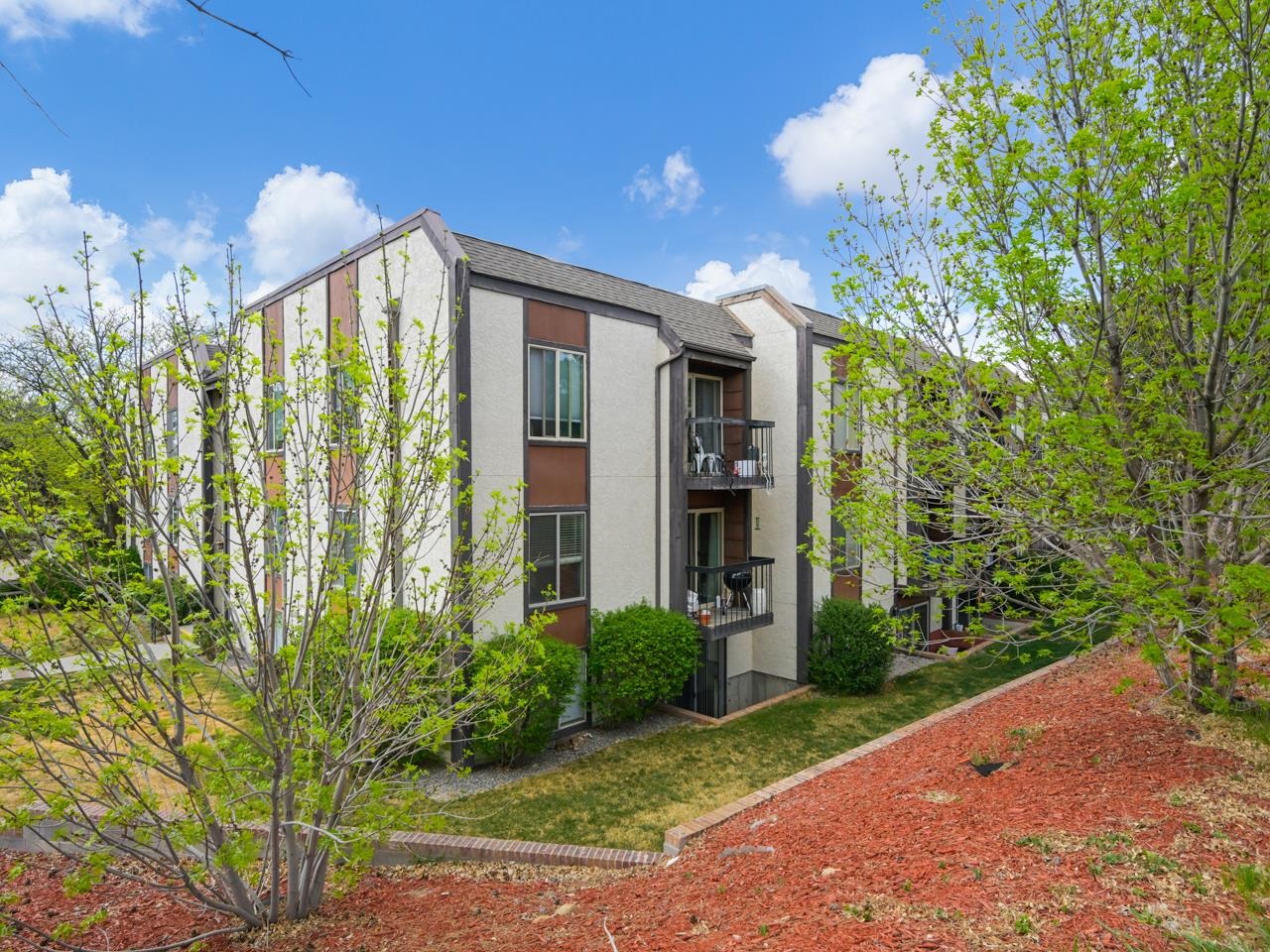 3156 Lakeside Drive Unit: 207
