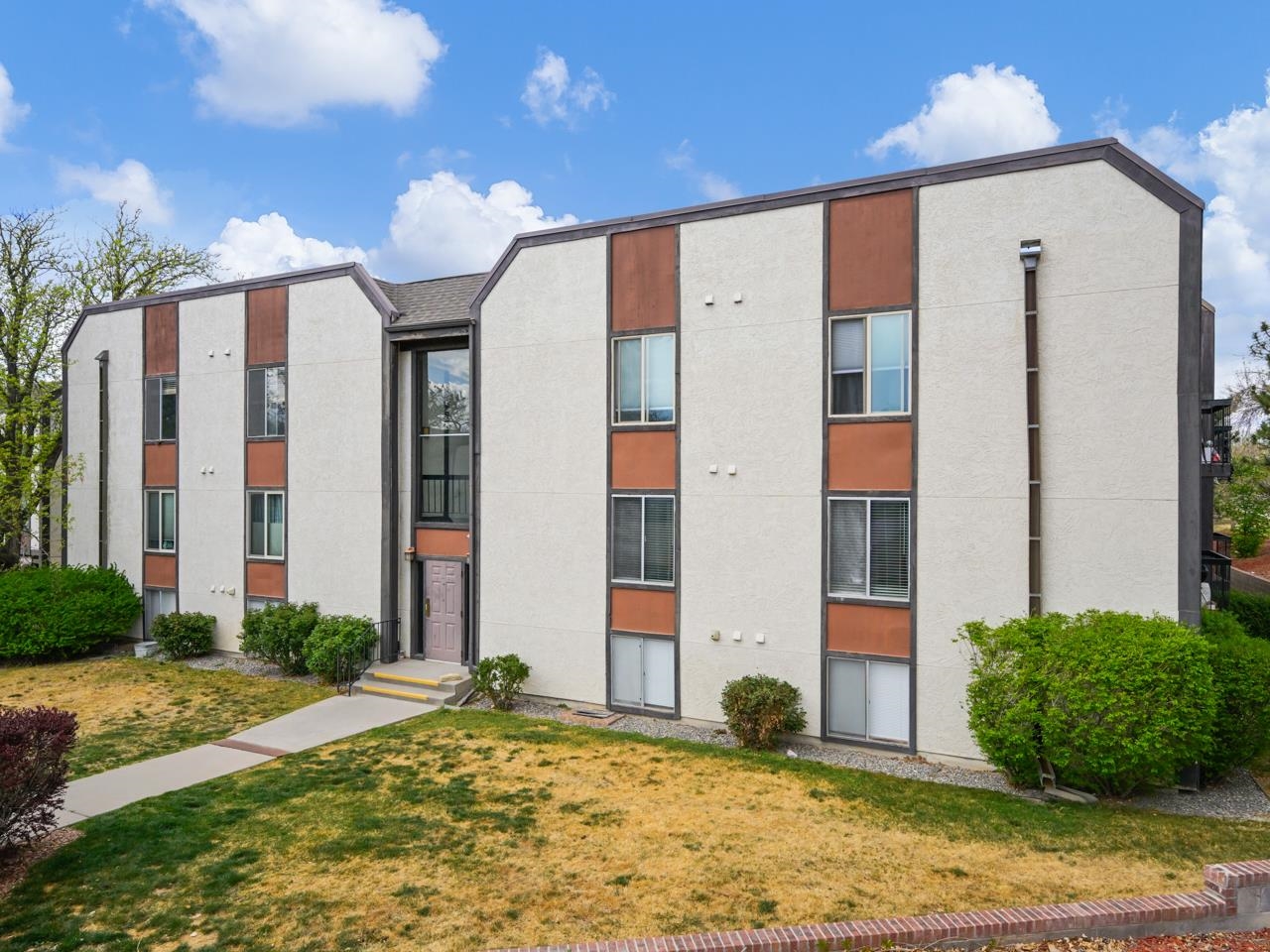 3156 Lakeside Drive Unit: 207