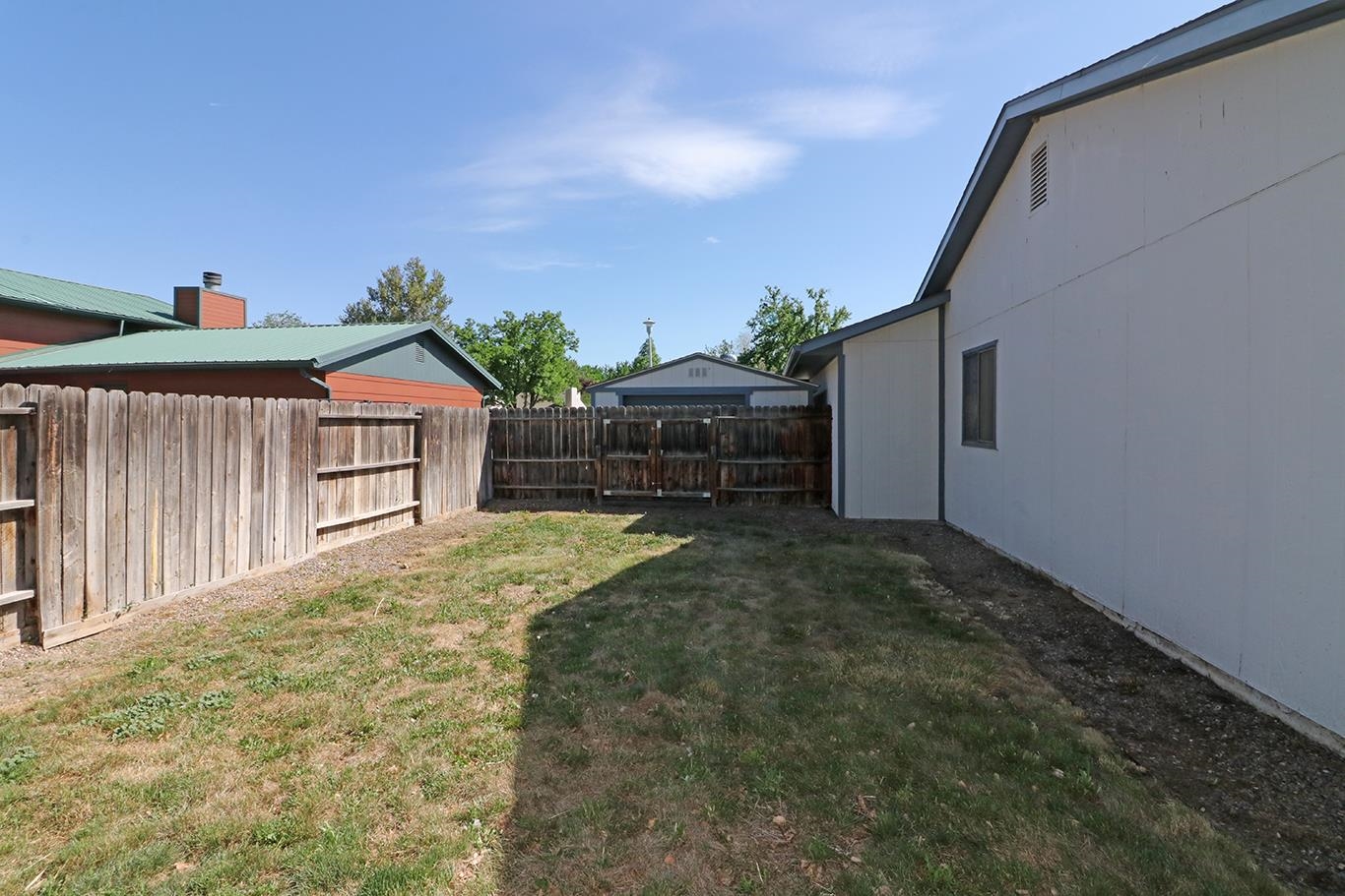 2828 Oxford Avenue