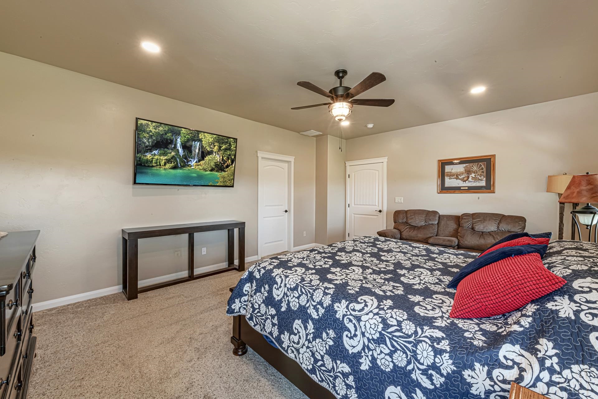 986 FARM HOUSE ROAD