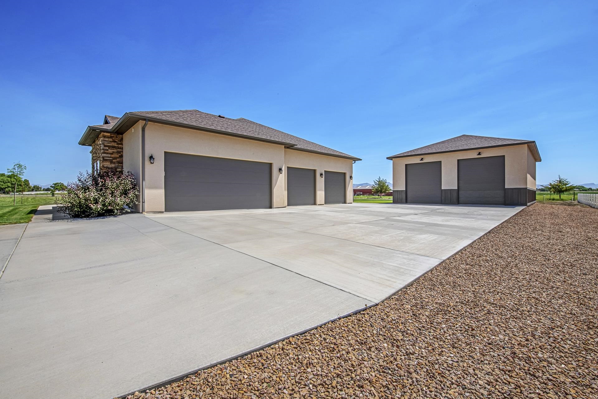 986 FARM HOUSE ROAD