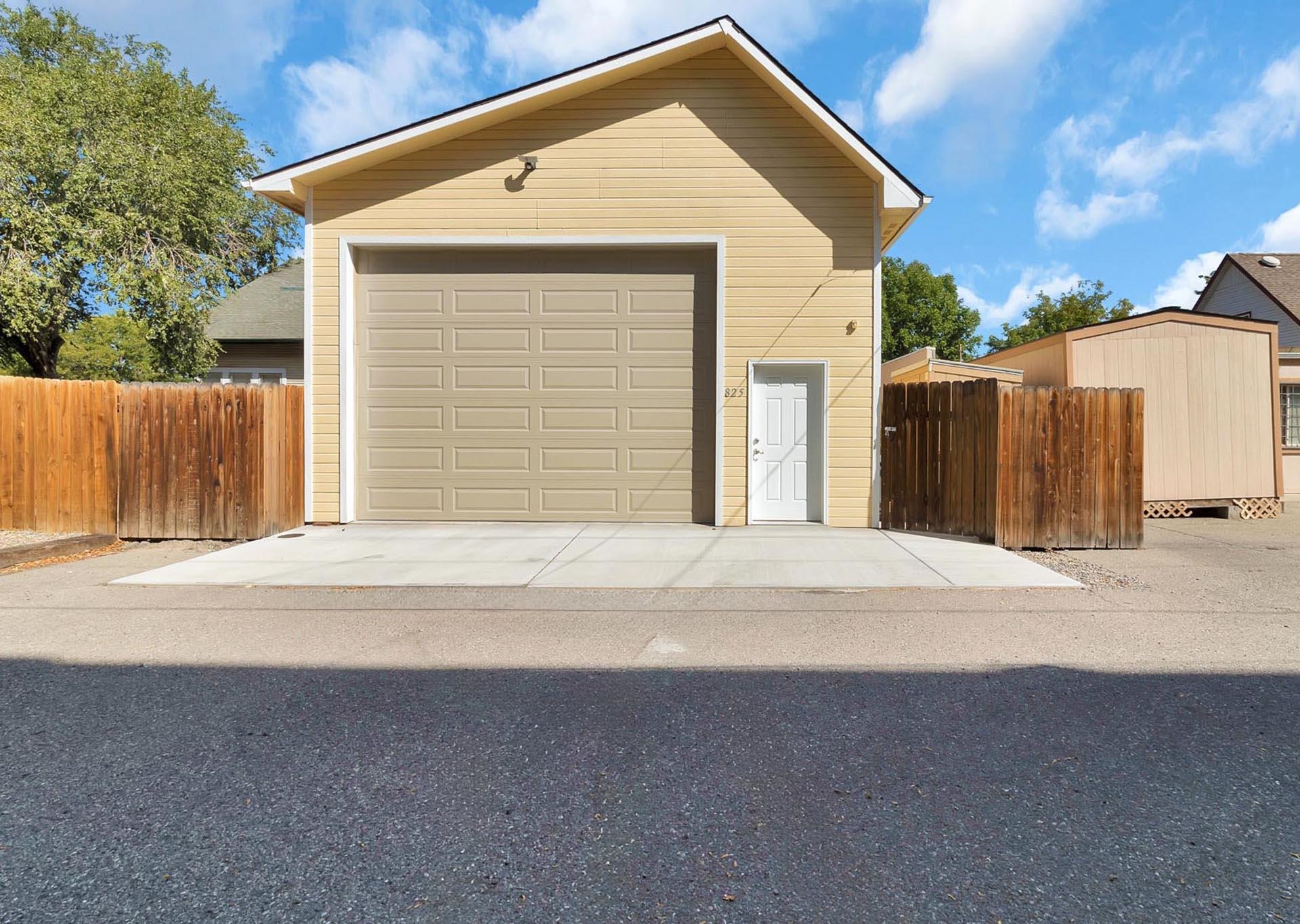 825 Rood Avenue