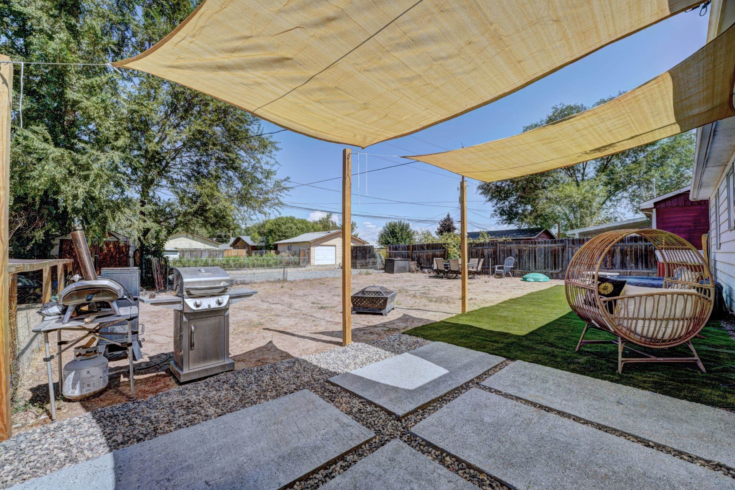 1039 E Aspen Avenue