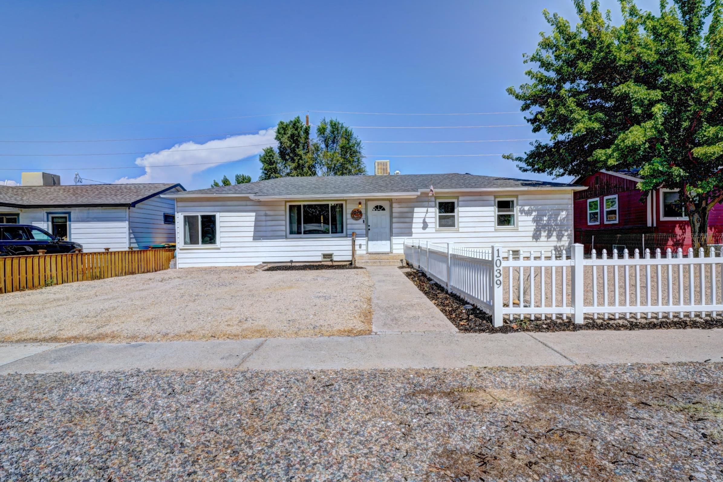 1039 E Aspen Avenue