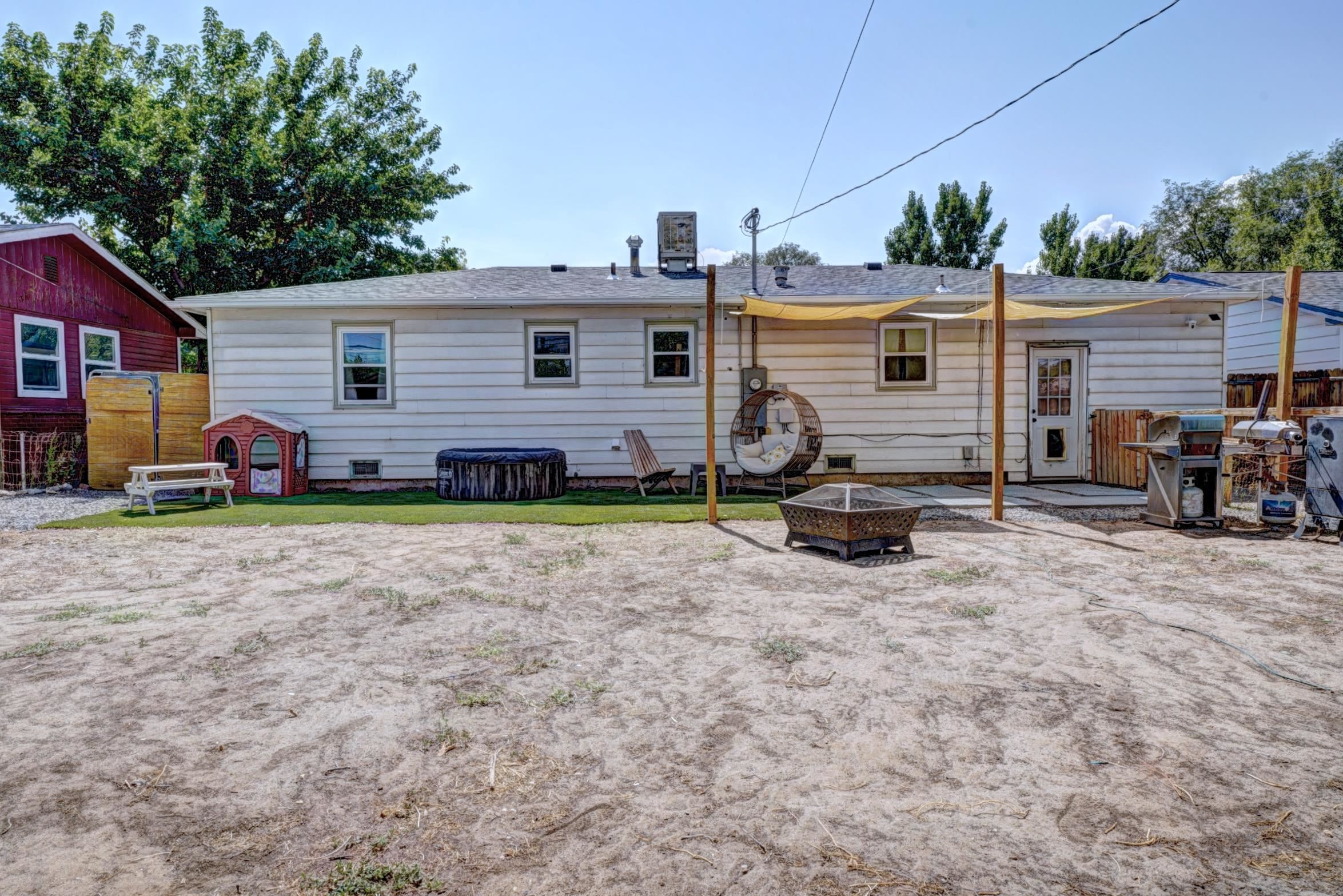 1039 E Aspen Avenue