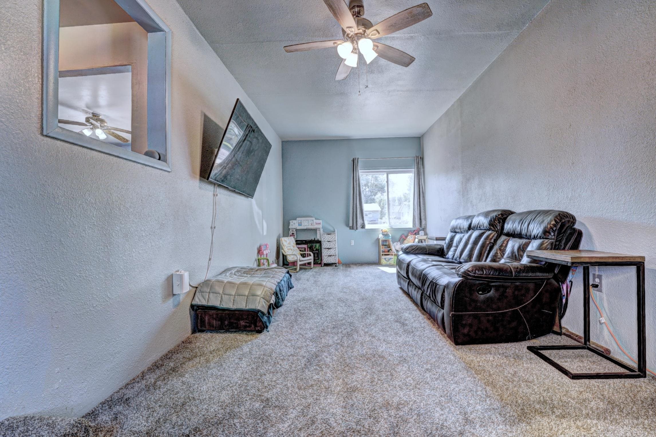 1039 E Aspen Avenue