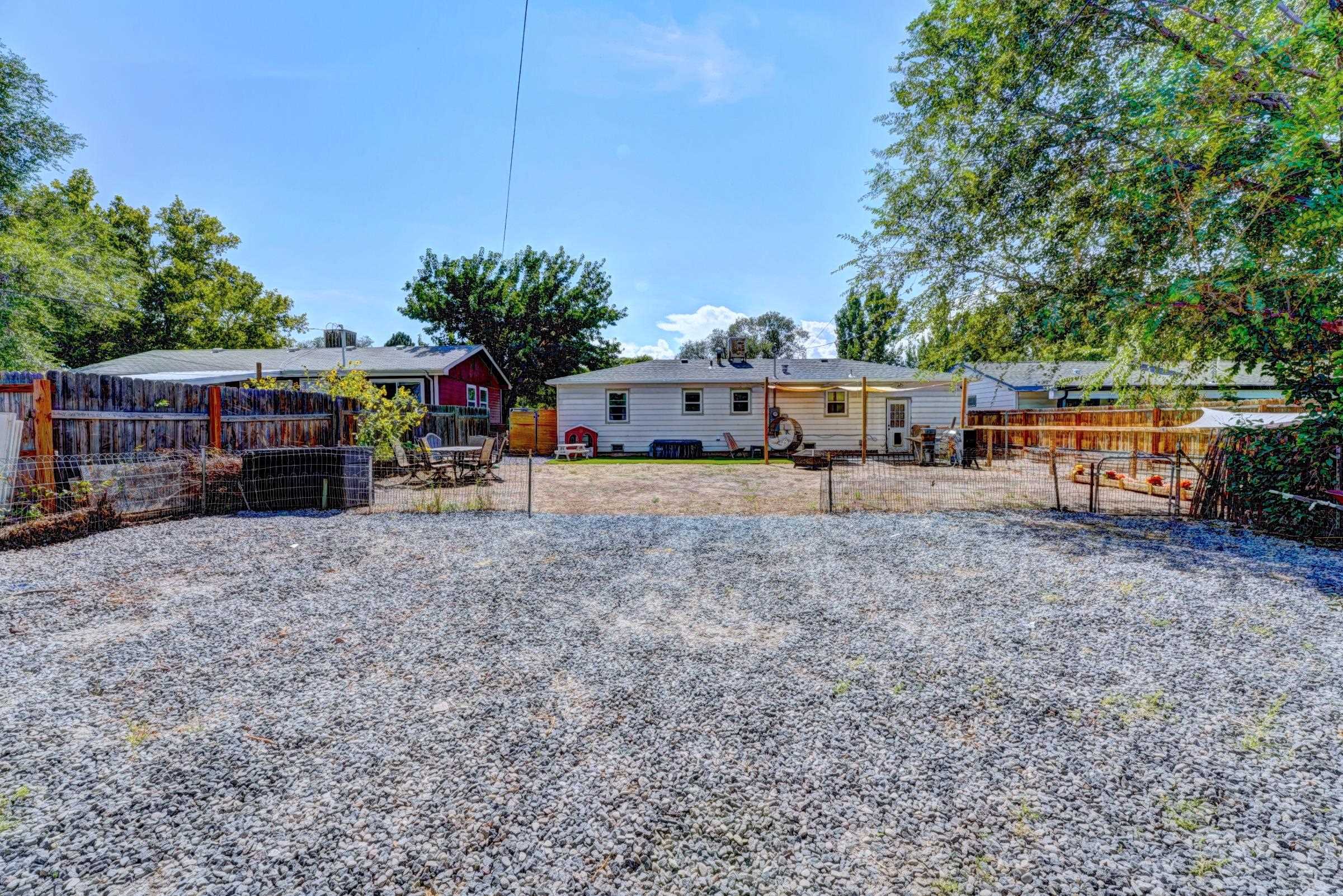 1039 E Aspen Avenue
