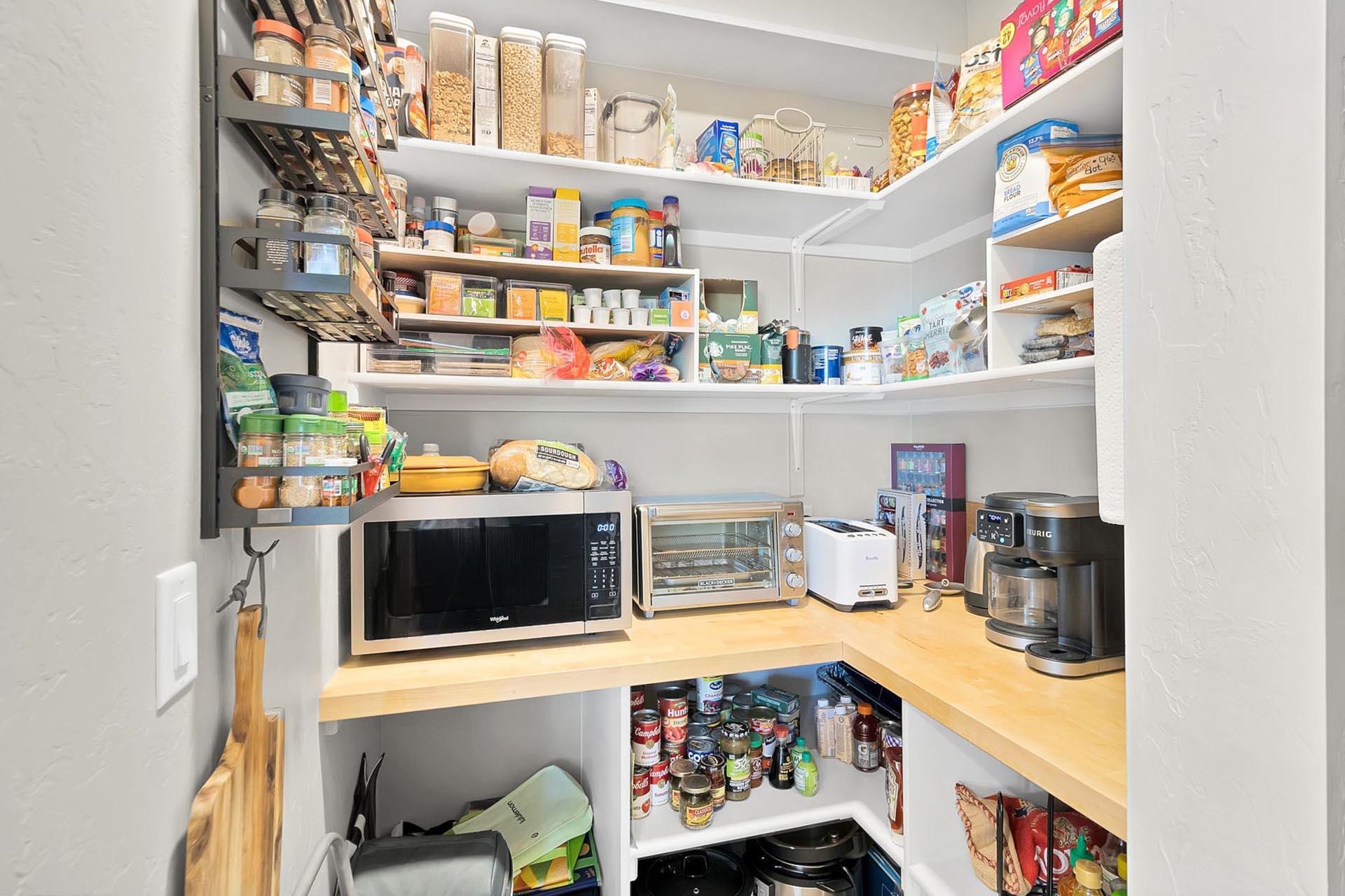 2542 Frying Pan Drive