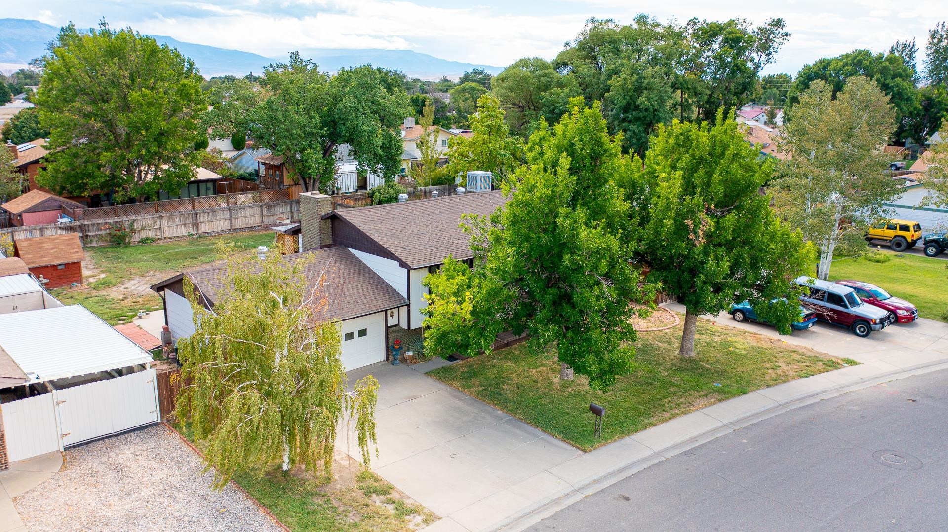 608 1/2 Broken Spoke Road