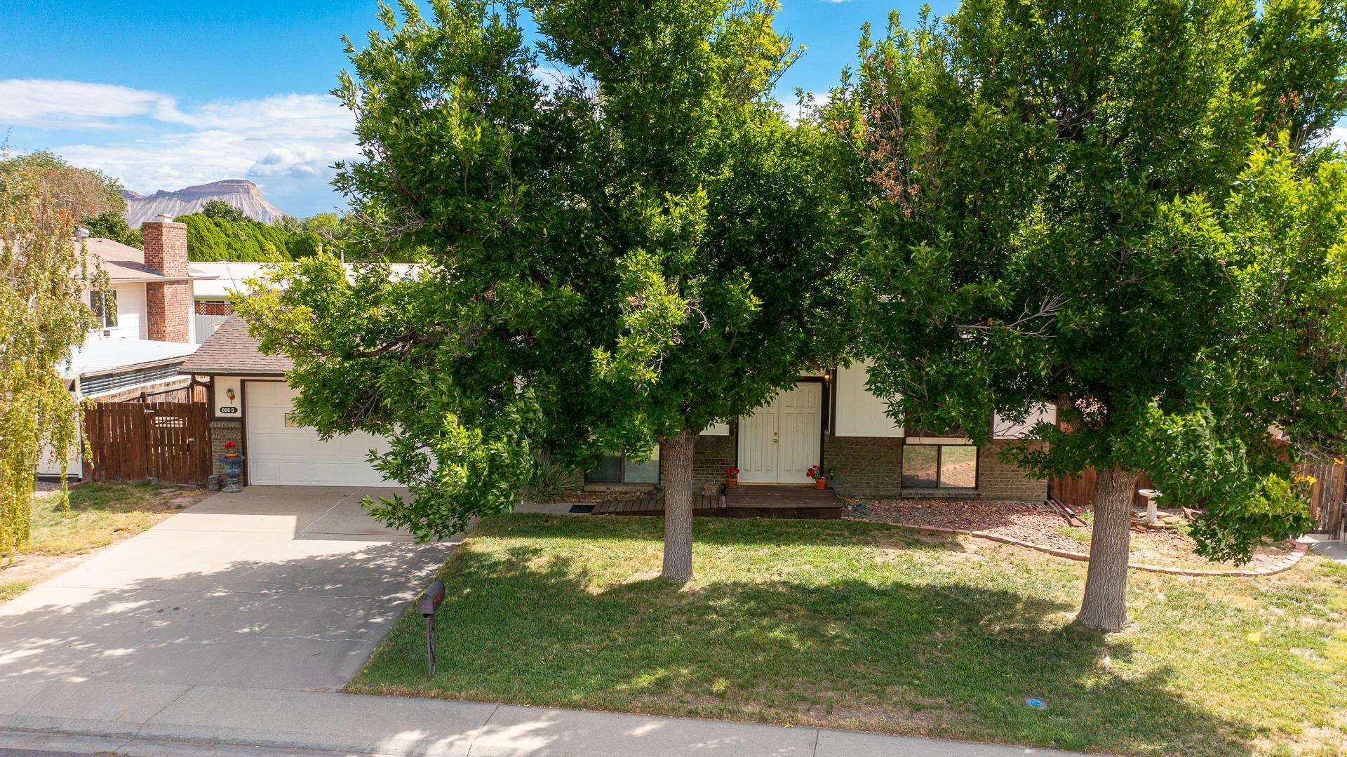 608 1/2 Broken Spoke Road