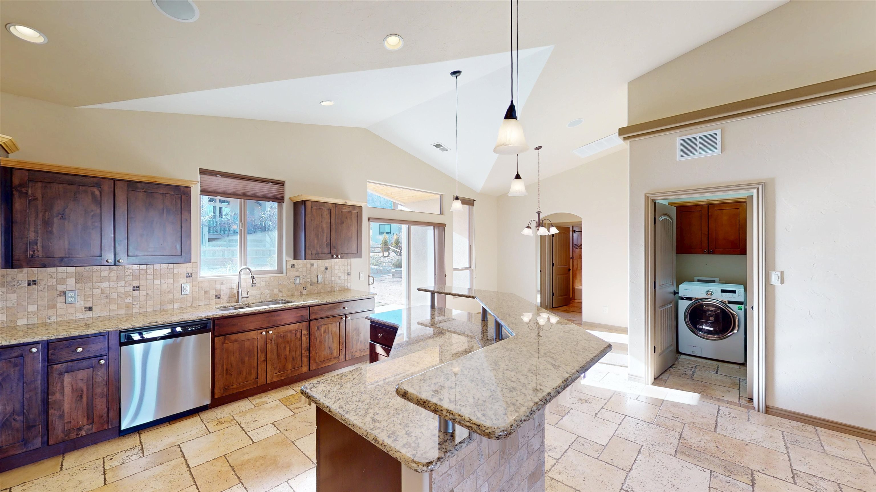 2085 Link Lane