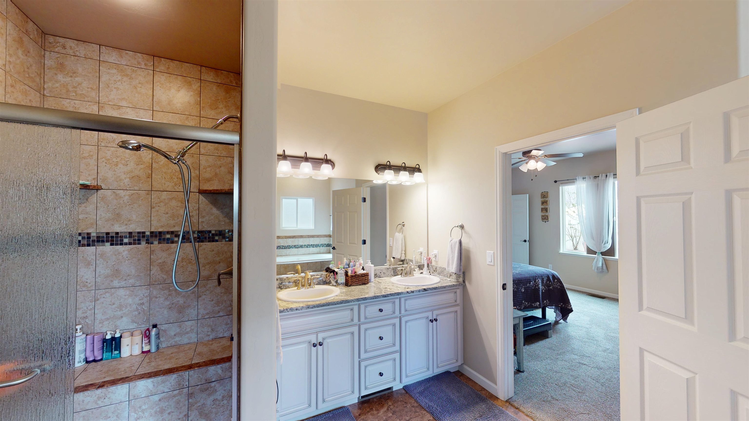 952 Echo Canyon Street