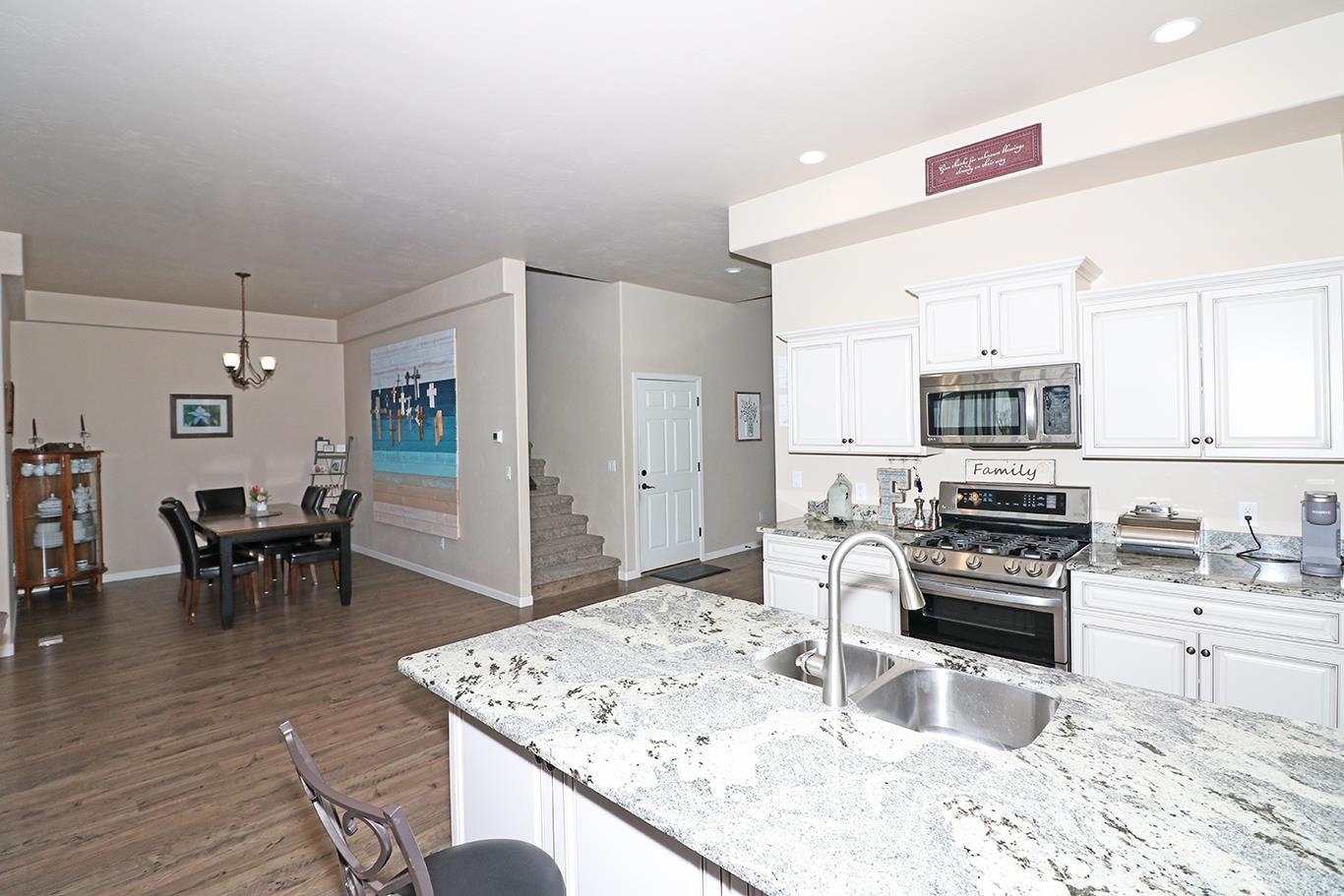 952 Echo Canyon Street