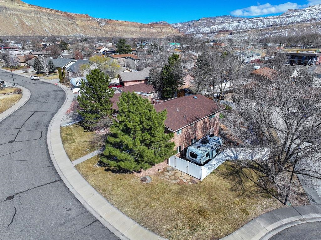 827 Lincoln Court