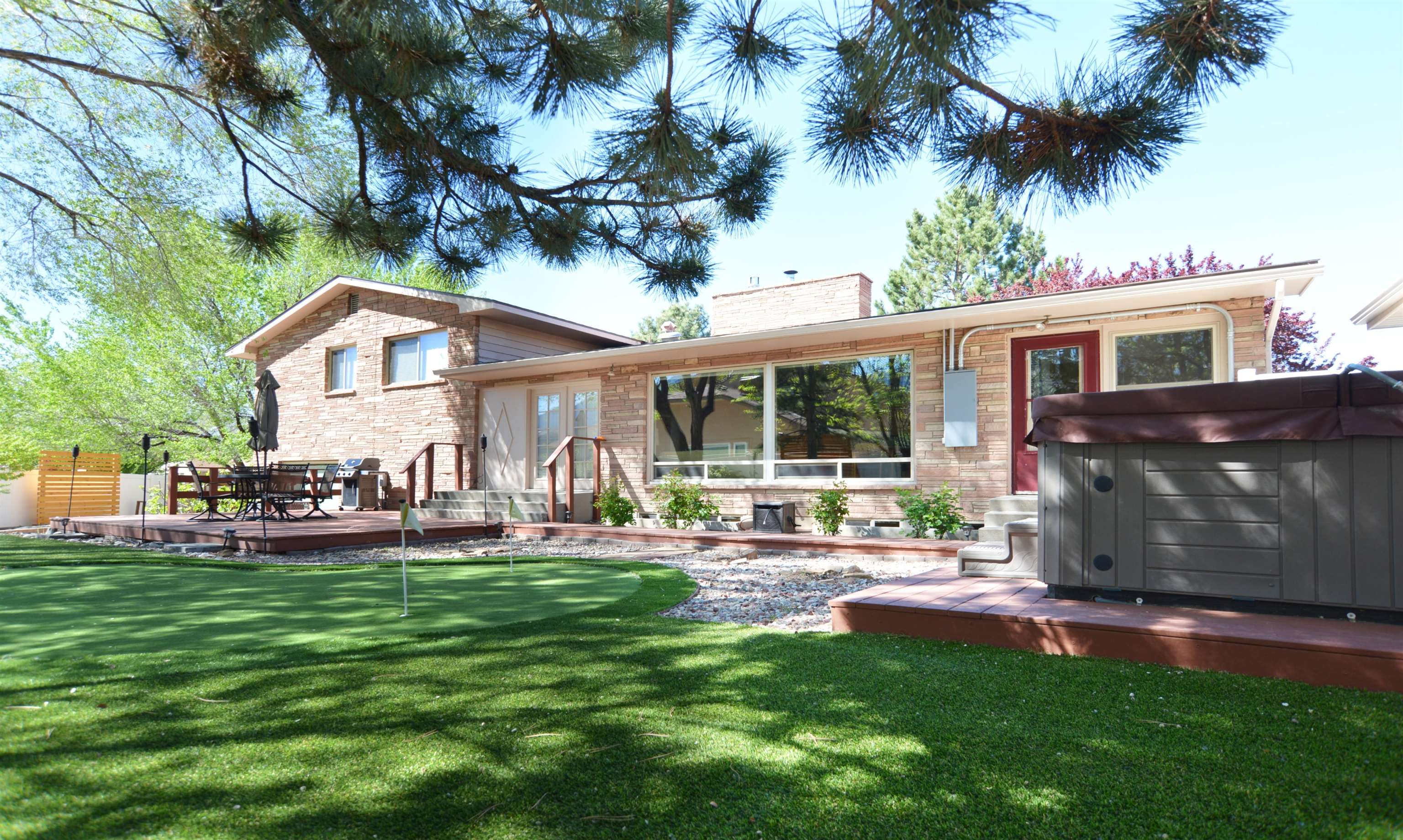 827 Lincoln Court
