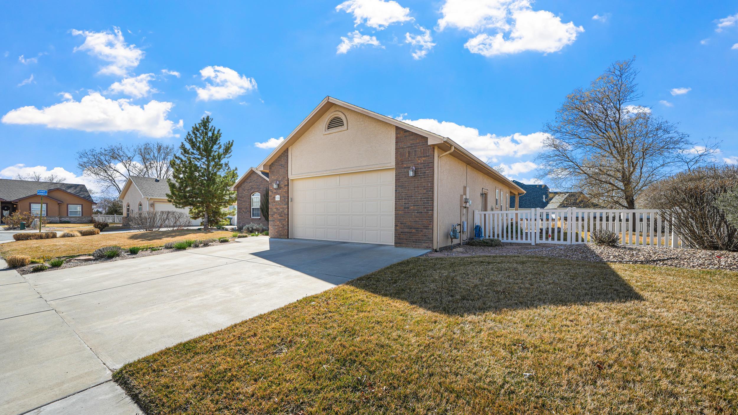 715 Lochwood Way