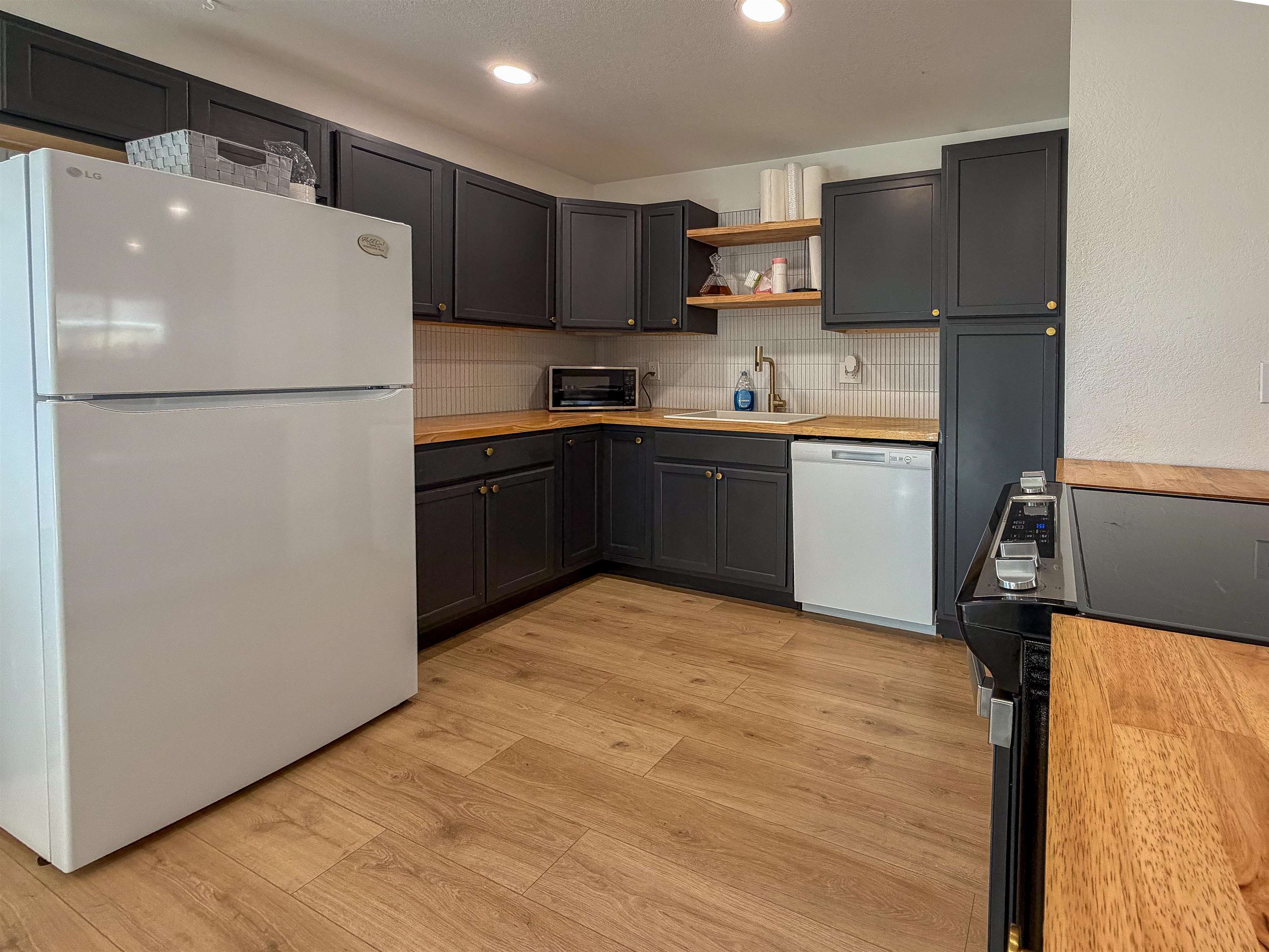441 E Scenic Drive Unit: A