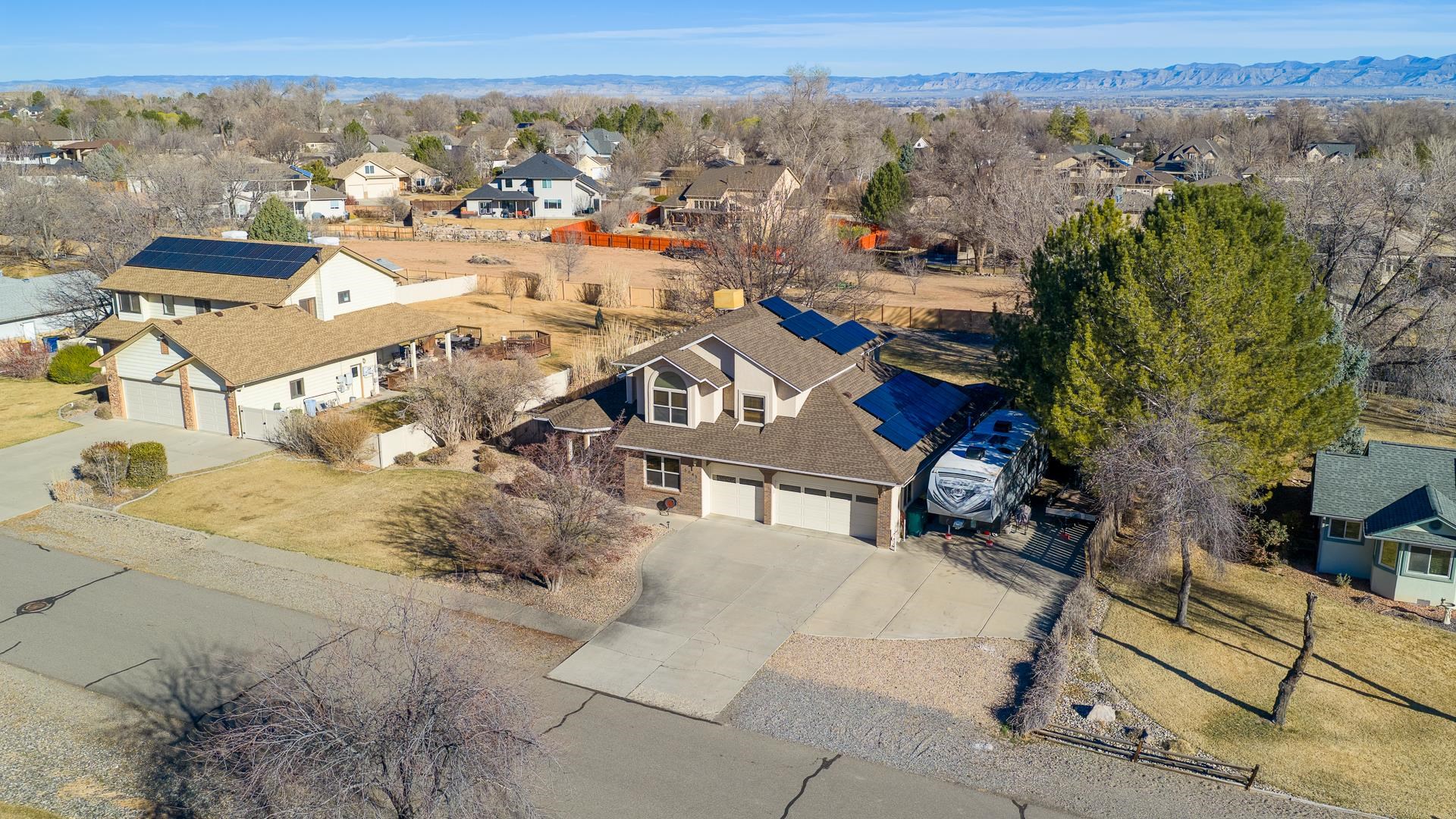 2042 N Surrey Court