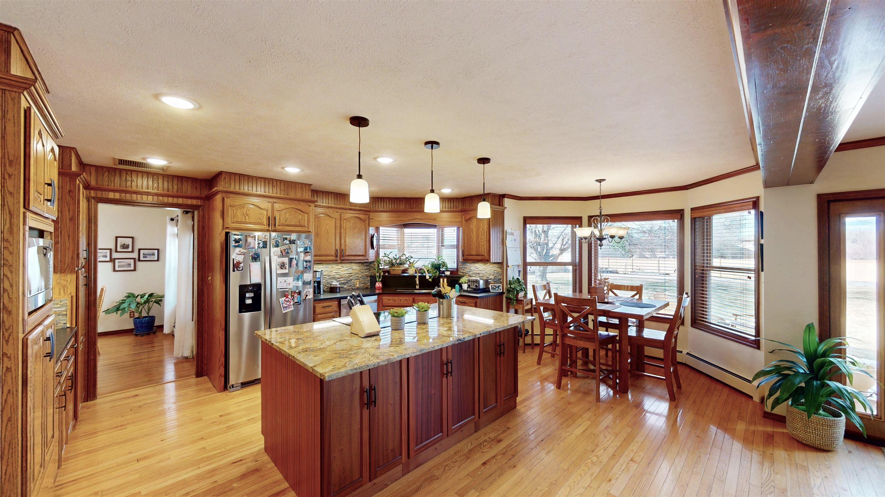 2042 N Surrey Court