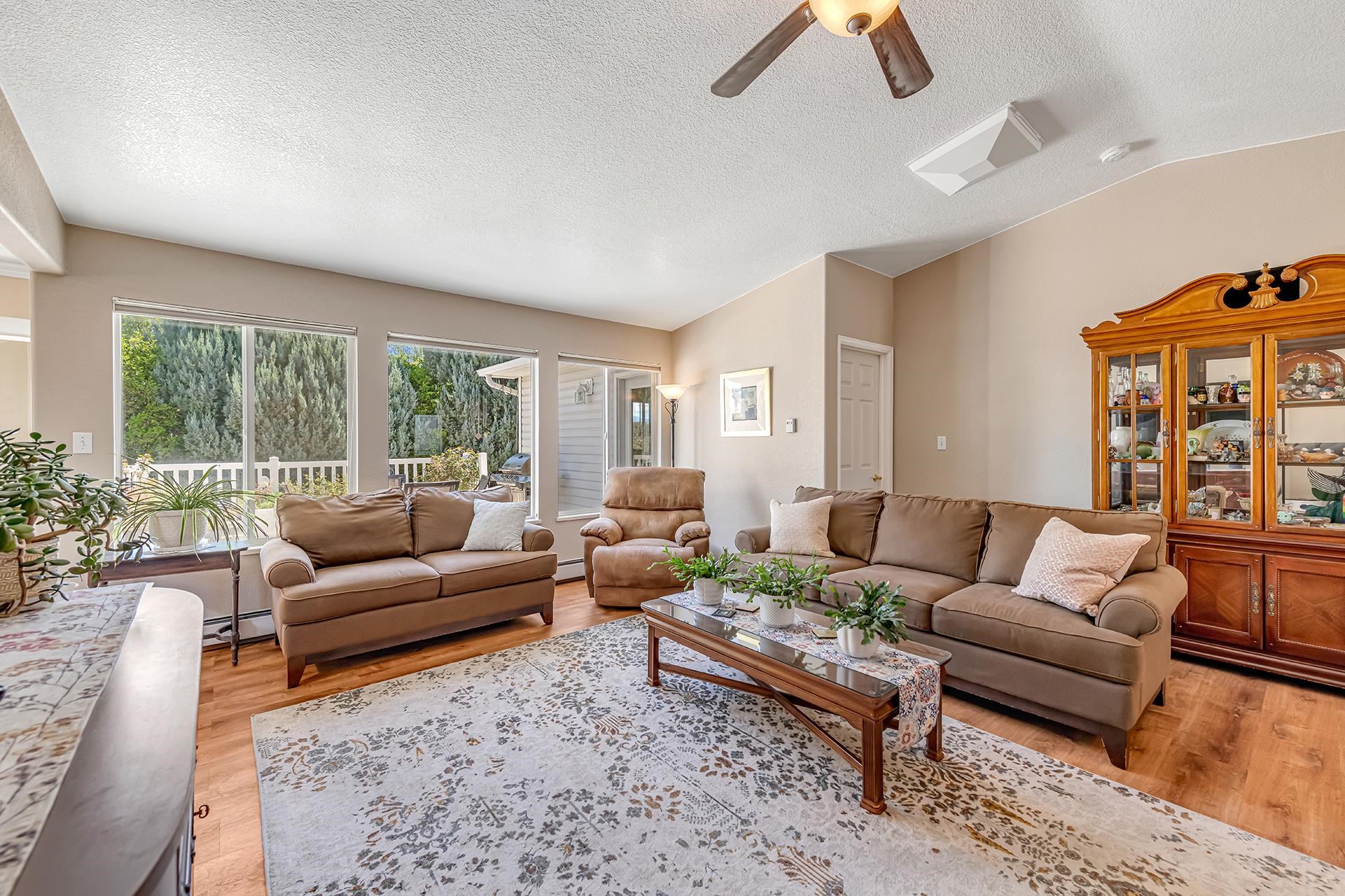 400 E Grove Drive