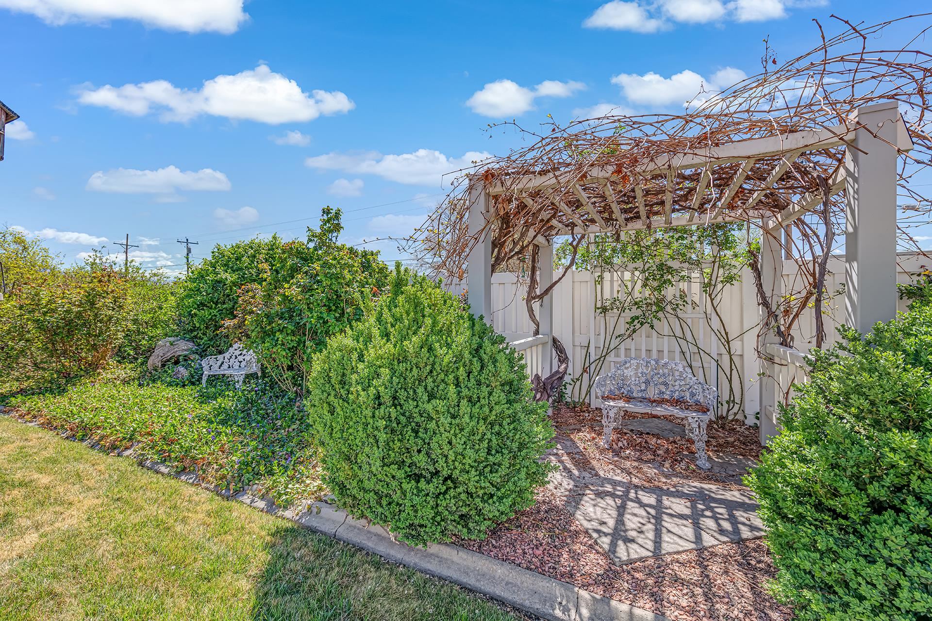 400 E Grove Drive