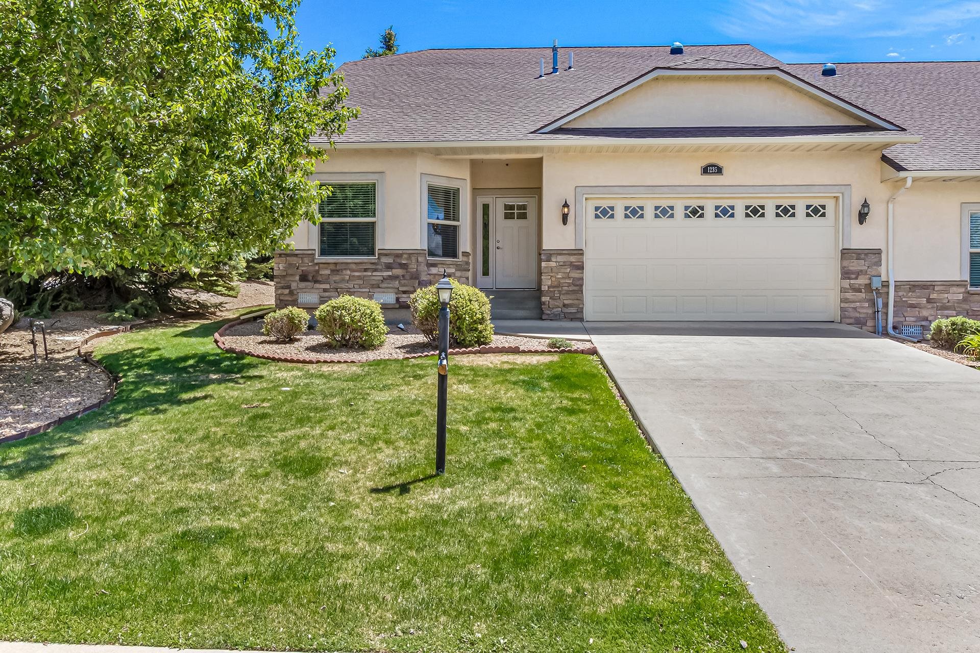 1235 SE Stonebridge Drive