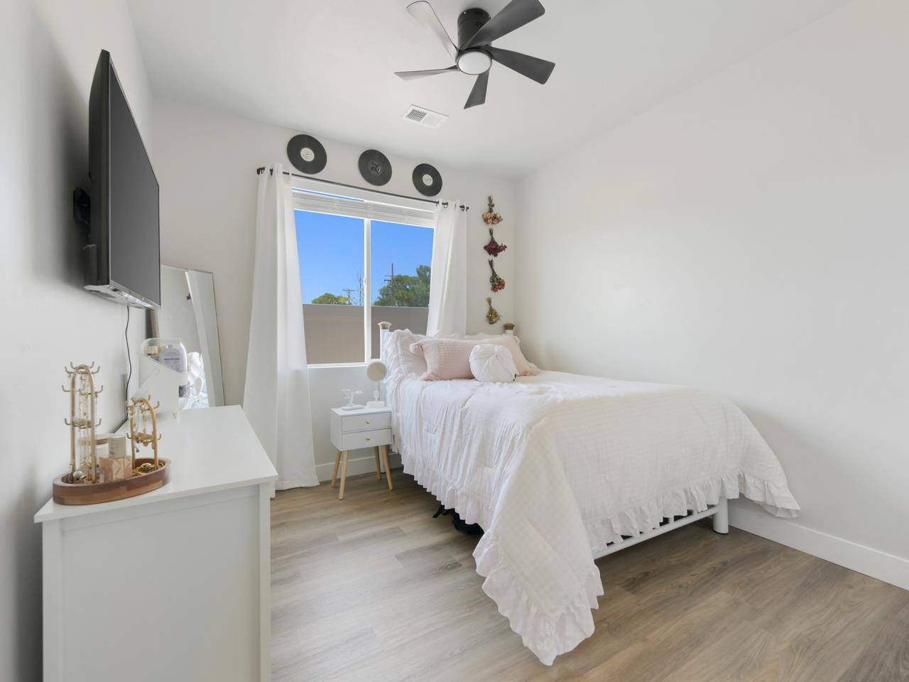 675 McHenry Avenue Unit: B