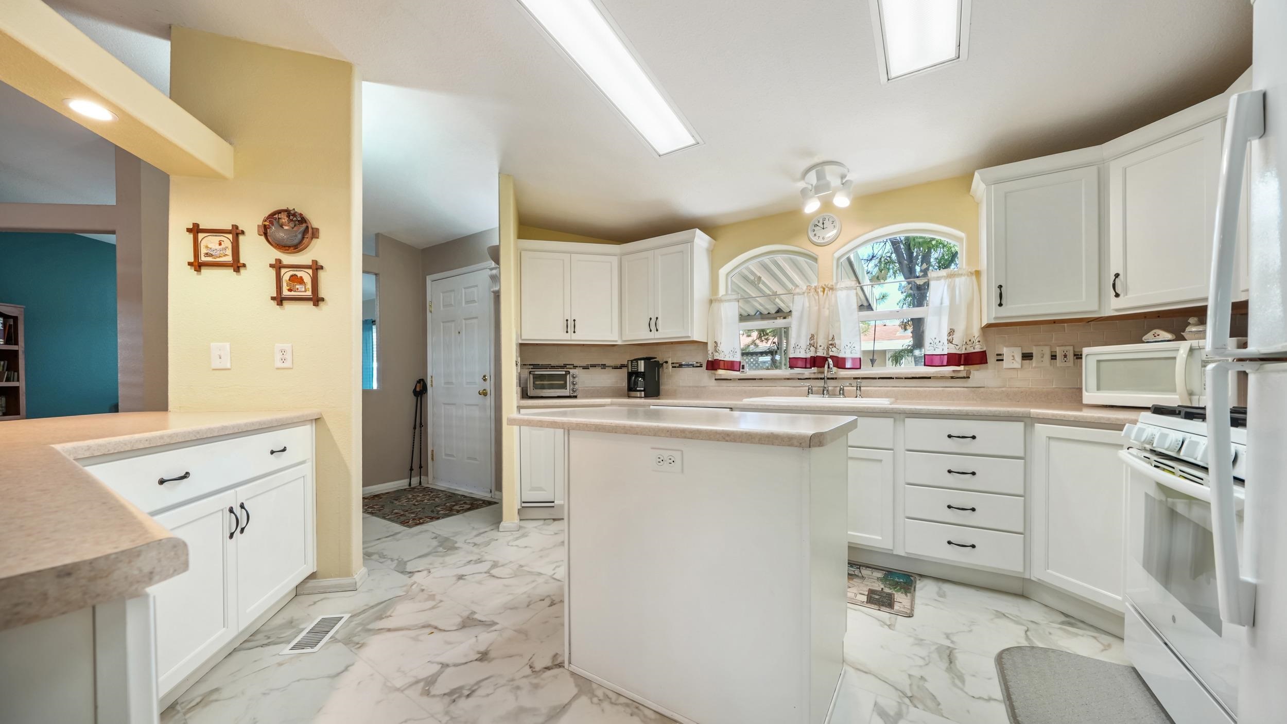435 32 Road Unit: 608
