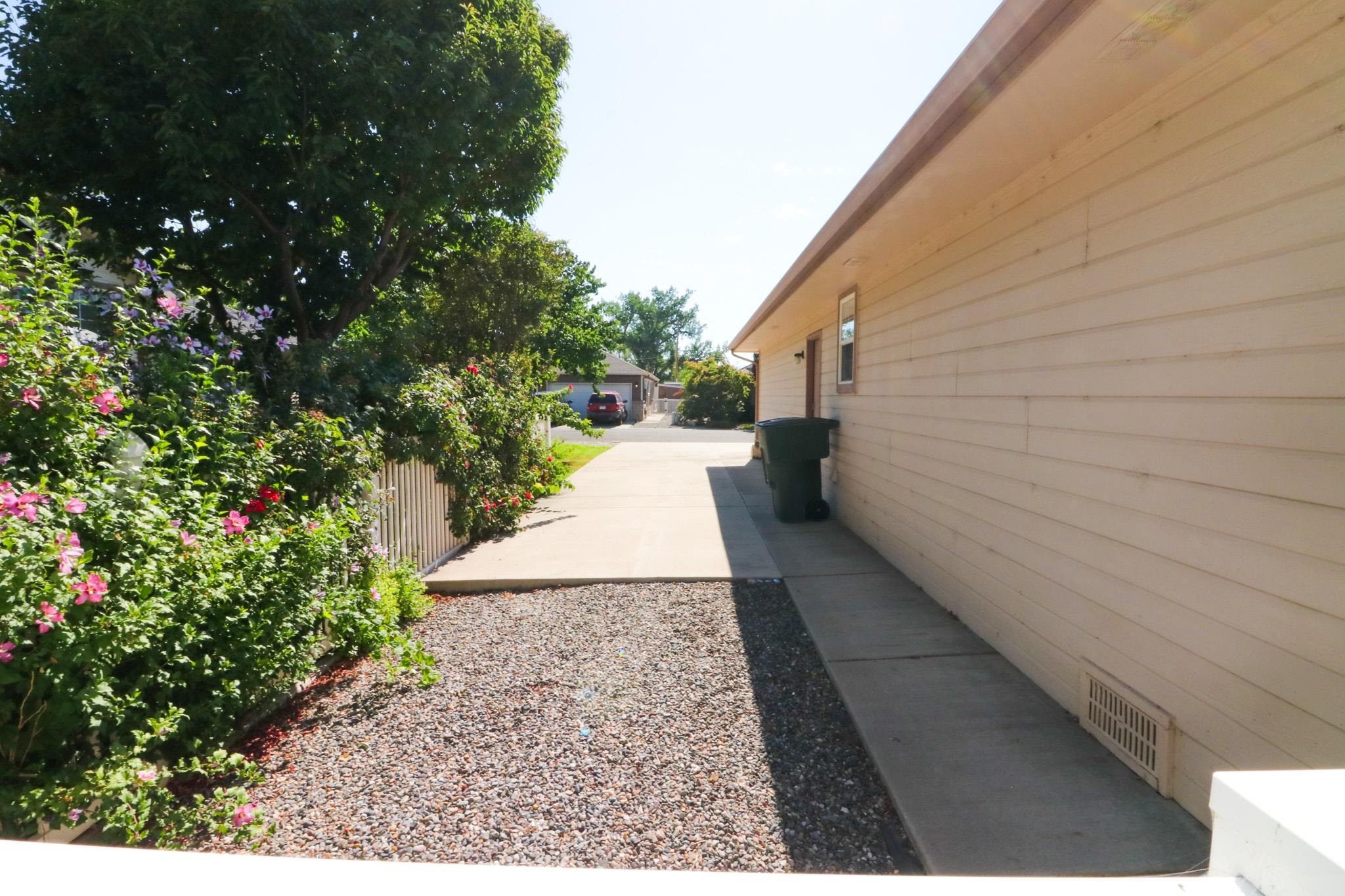 705 E Harbor Circle